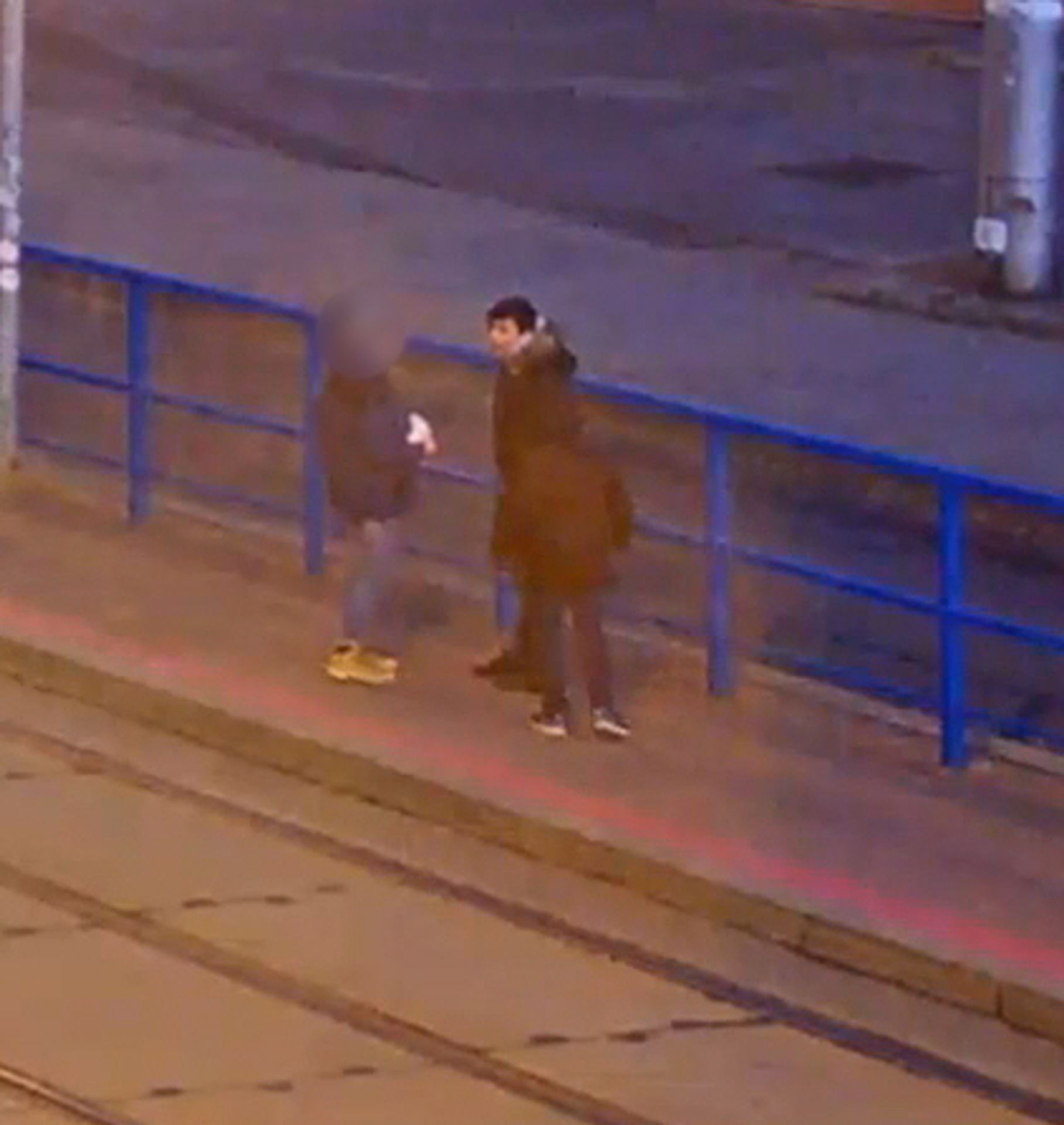 Okradení nezletilého na tramvajové zastávce v Ostravě - 1 - GALERIE: Okradení nezletilého na tramvajové zastávce v Ostravě (1/5)