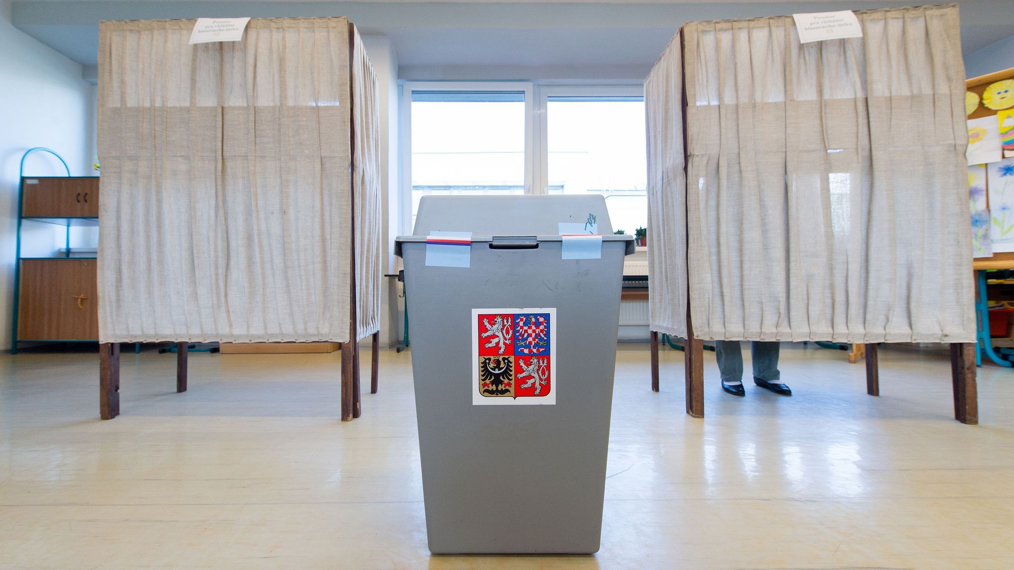 Volby do Senátu - volební místnost - 5 - GALERIE: Krajské a senátní volby 2016 (8/15)