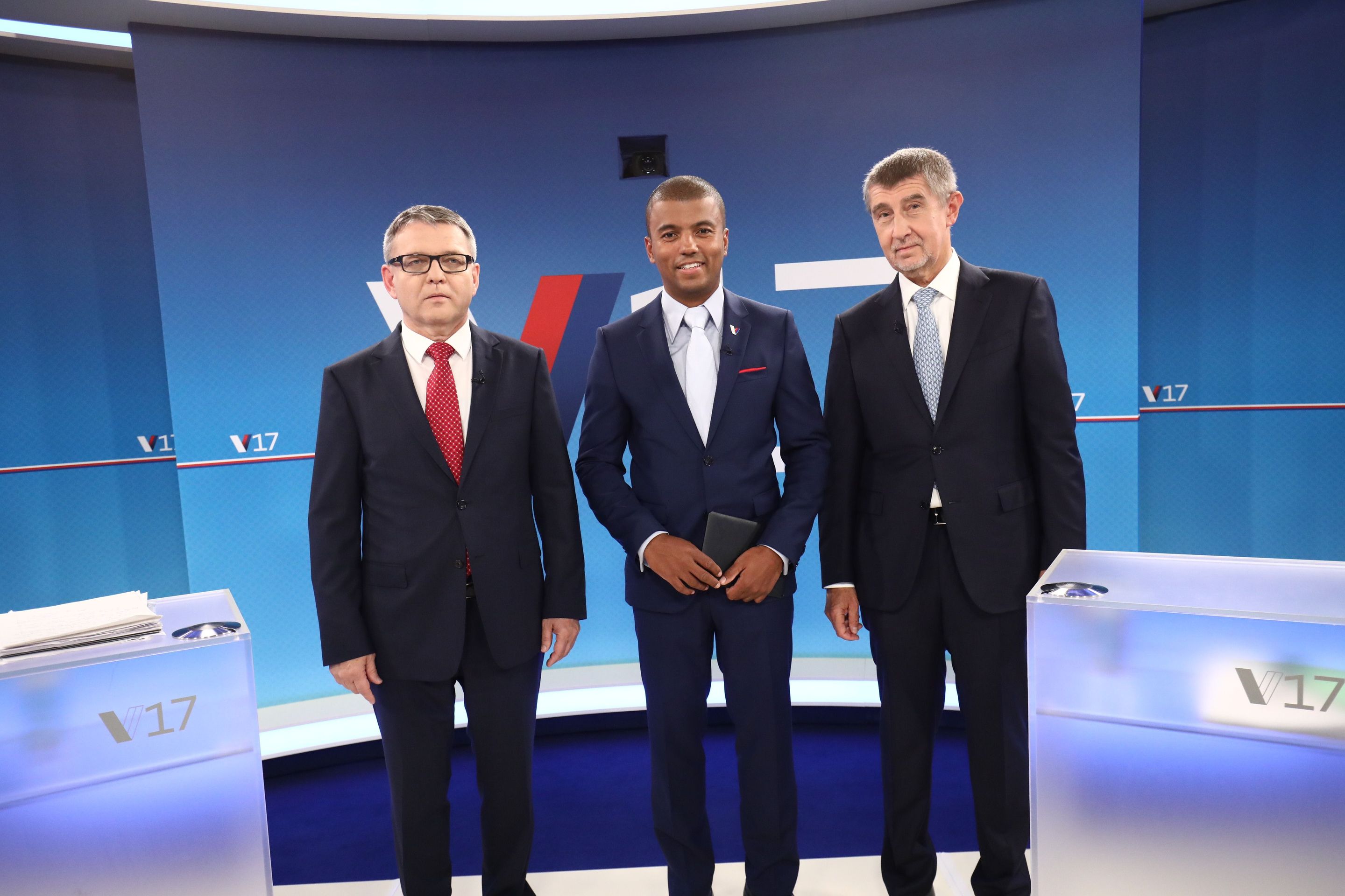 Nova Duel s Andrejem Babišem a Lubomírem Zaorálkem - Galerie: Lubomír Zaorálek a Andrej Babiš ve volebním Nova Duelu (6/6)