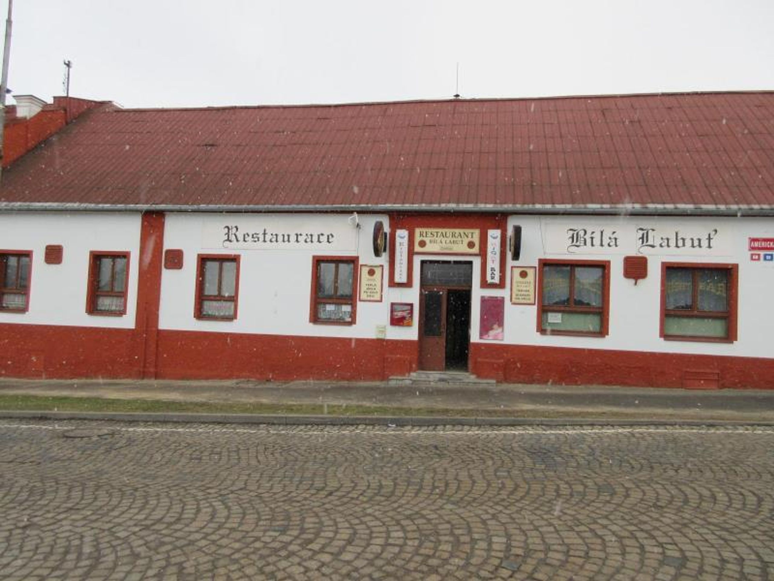 Uzavřené provozovny - Jindřich Špeta, Restaurace Bílá Labuť, Františkovy Lázně - GALERIE: Uzavřené provozovny za únor 2018 (20/49)