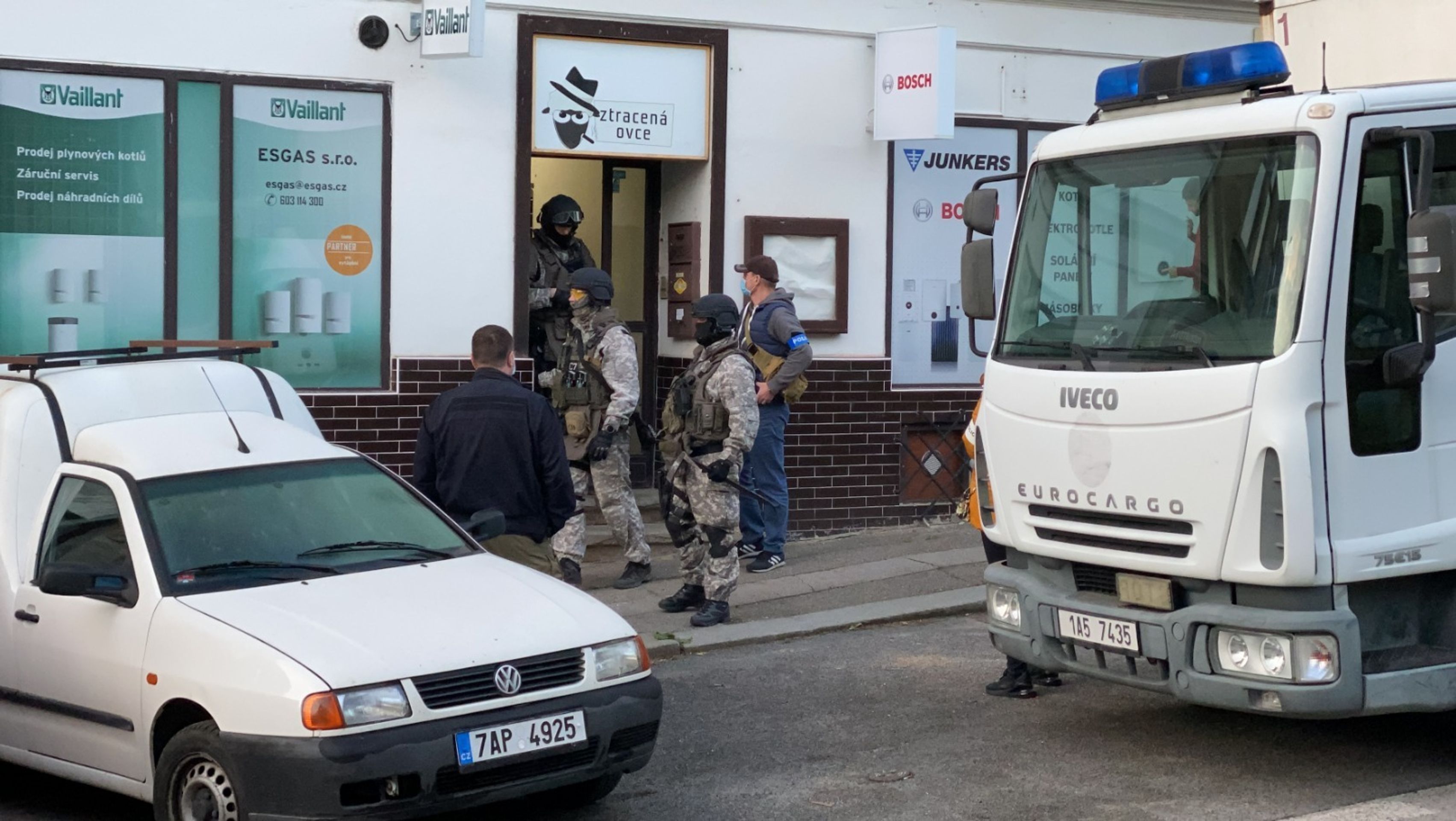 Zásah v domě hrůzy v Pechlátově ulici v Praze - 1 - GALERIE: Zásah policie v domě hrůzy v Pechlátově ulici (19/19)