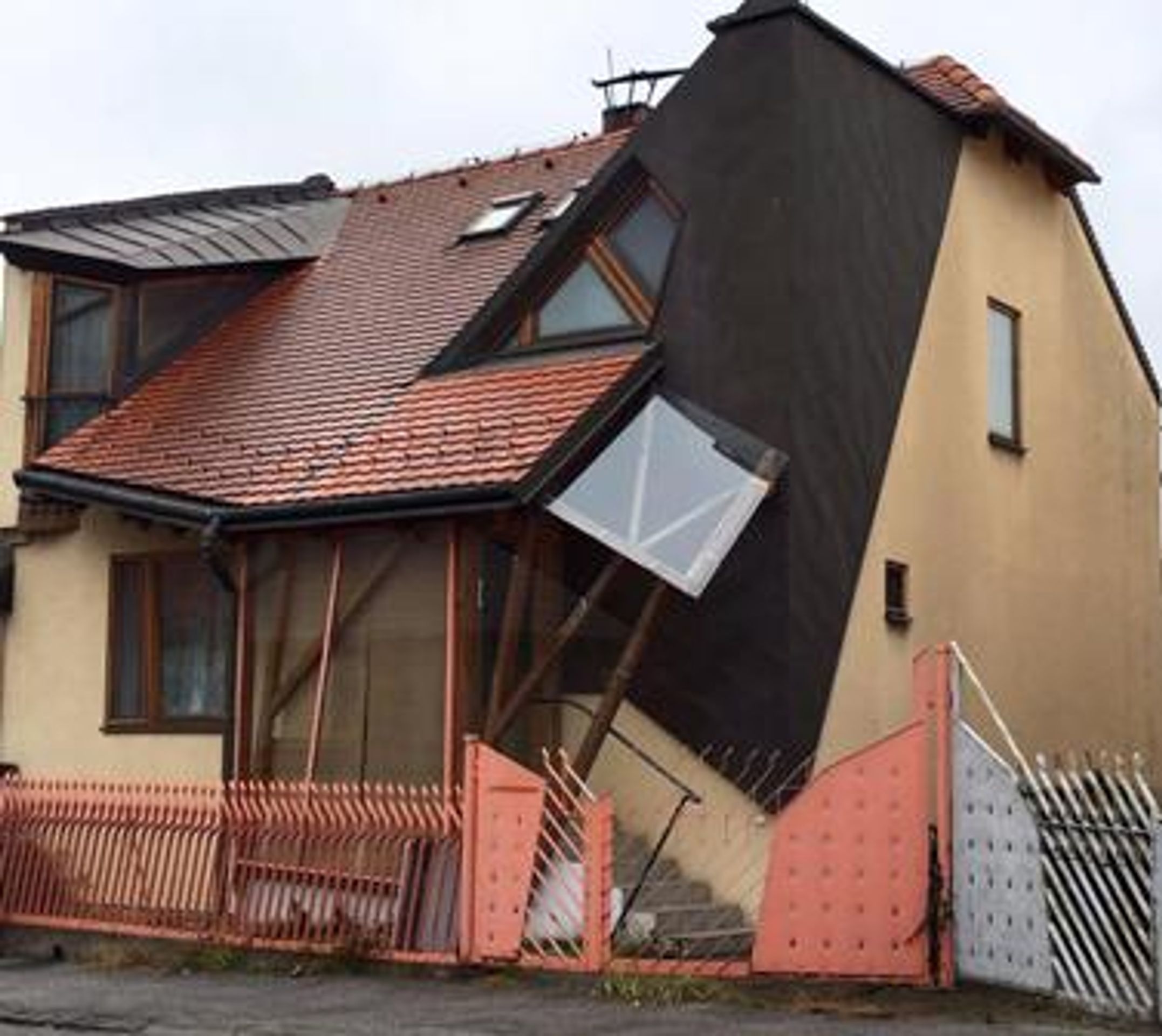 Podivný dům - GALERIE: Podivný dům na prodej (8/8)