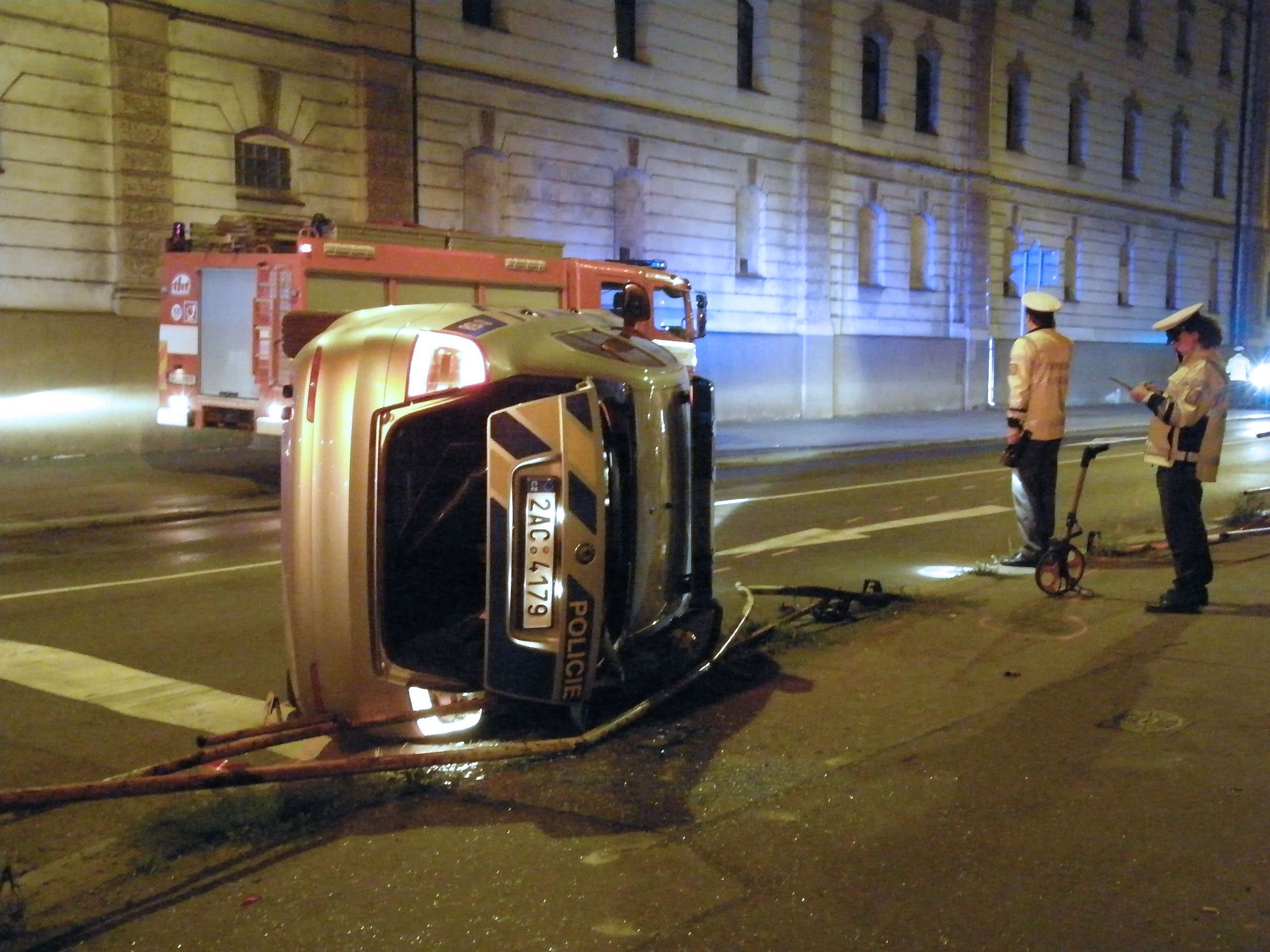 Nehoda policistů na Smíchově - 6 - Nehoda policistů na Smíchově (5/7)