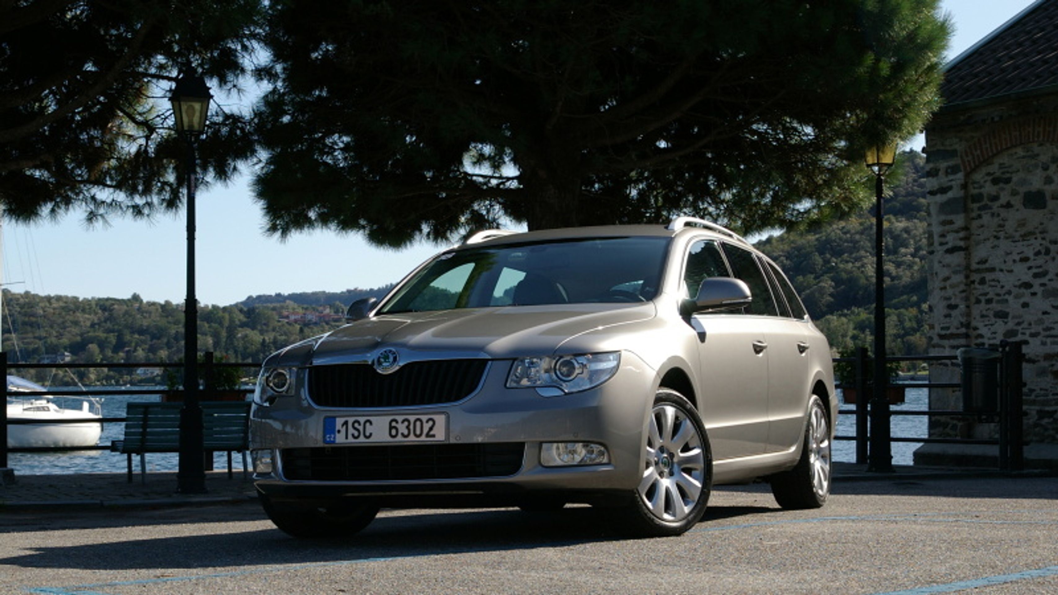 Škoda Superb-1 - GALERIE Škoda Superb Combi Milano (1/17)