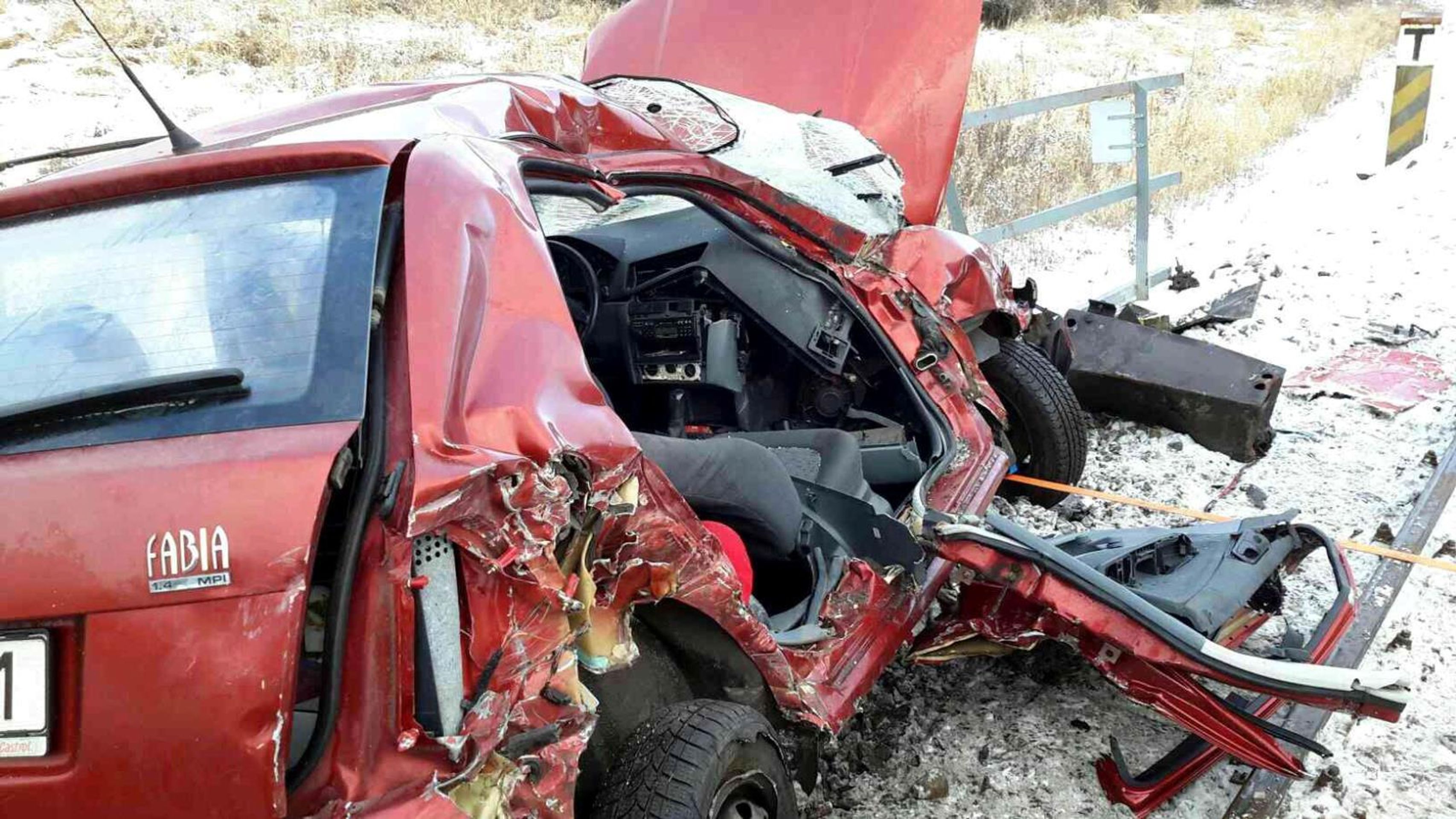 Vlak smetl na přejezdu na Karlovarsku auto - 4 - GALERIE: Nehoda na přejezdu Záhořice (16/19)