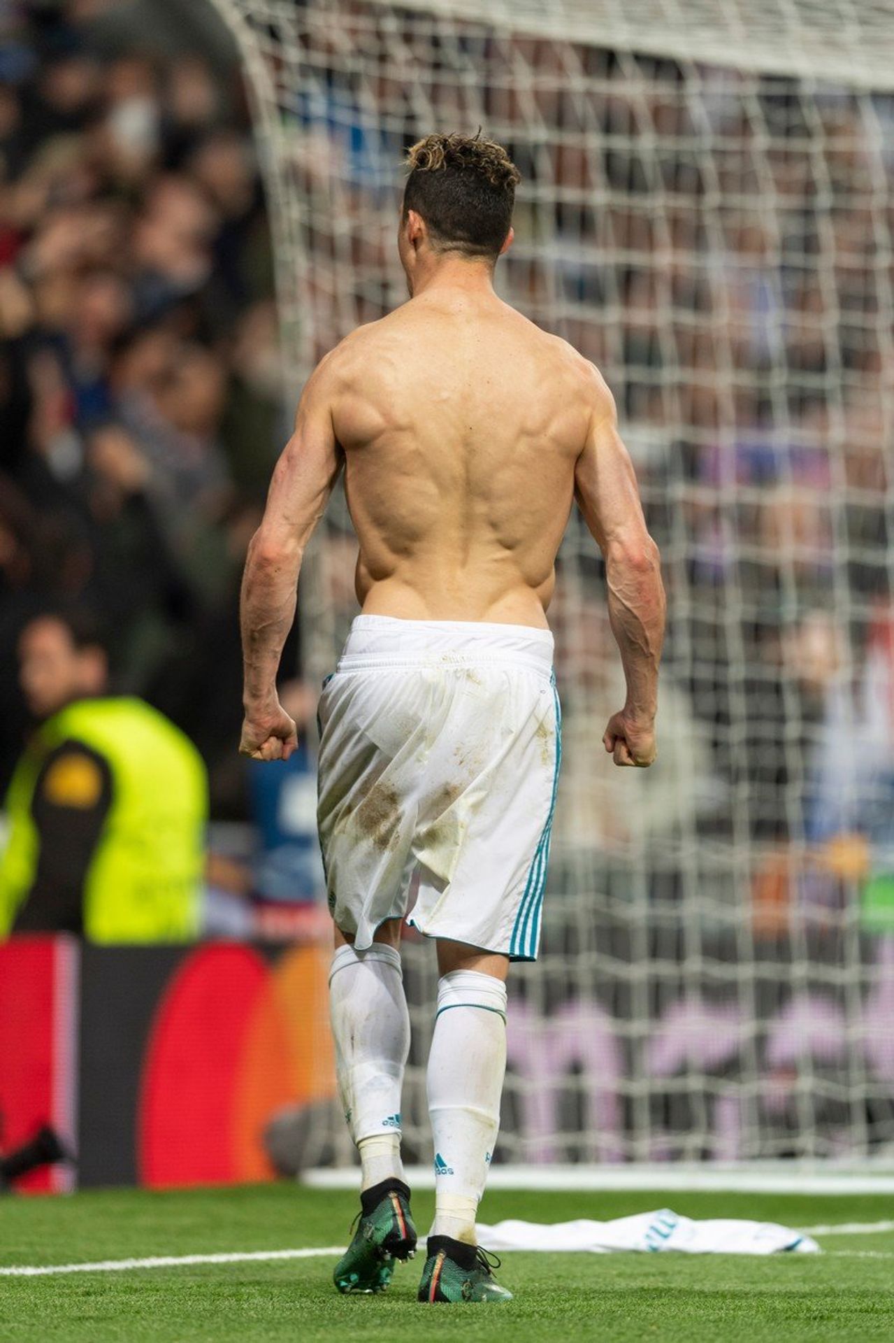 Cristiano Ronaldo - GALERIE: Ronaldo a jeho dokonale vyrýsovaná postava (3/4)