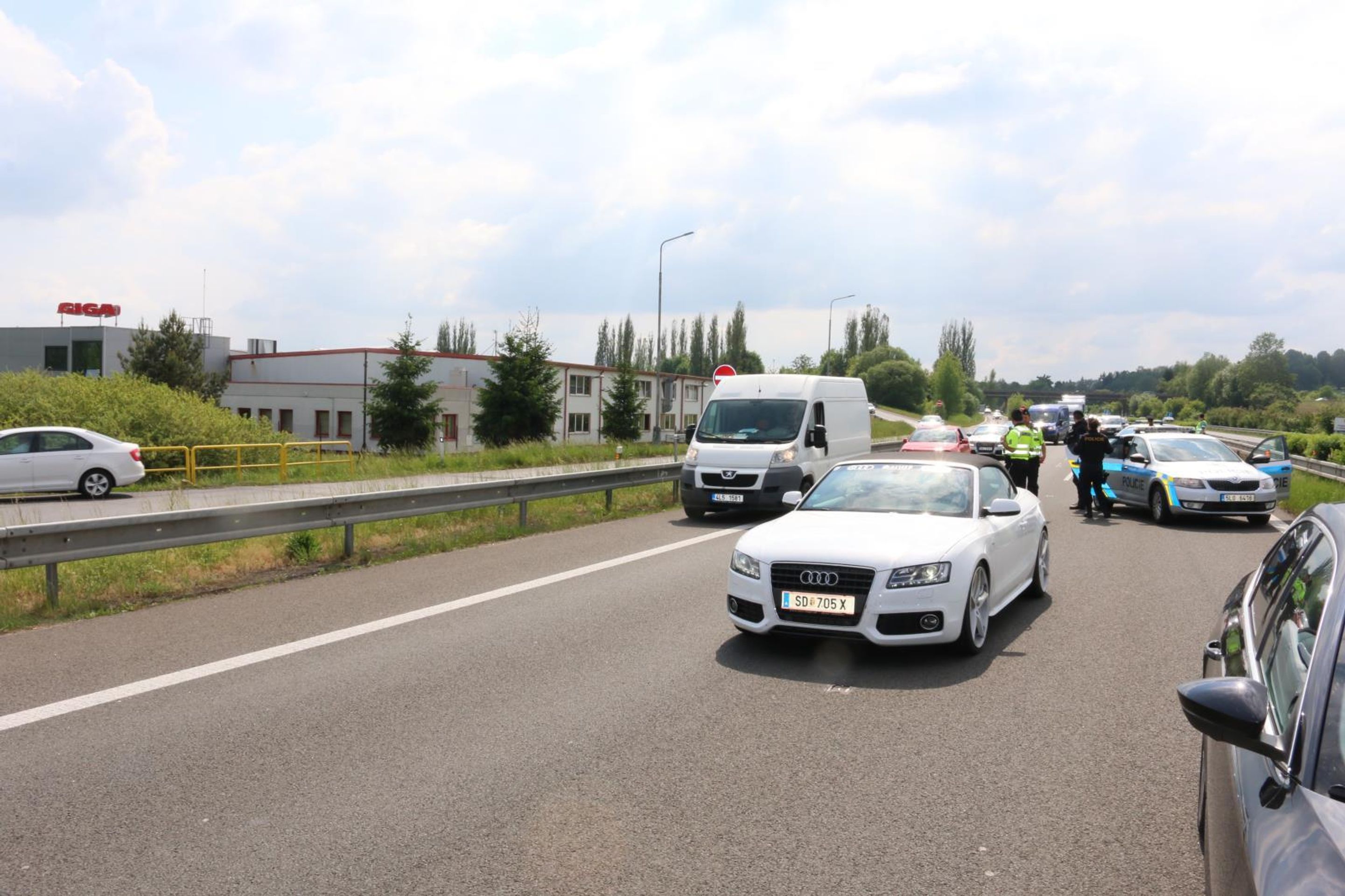 Policisté naháněli pět ukradených audin - 1 - GALERIE: Policisté naháněli pět ukradených audin (7/7)
