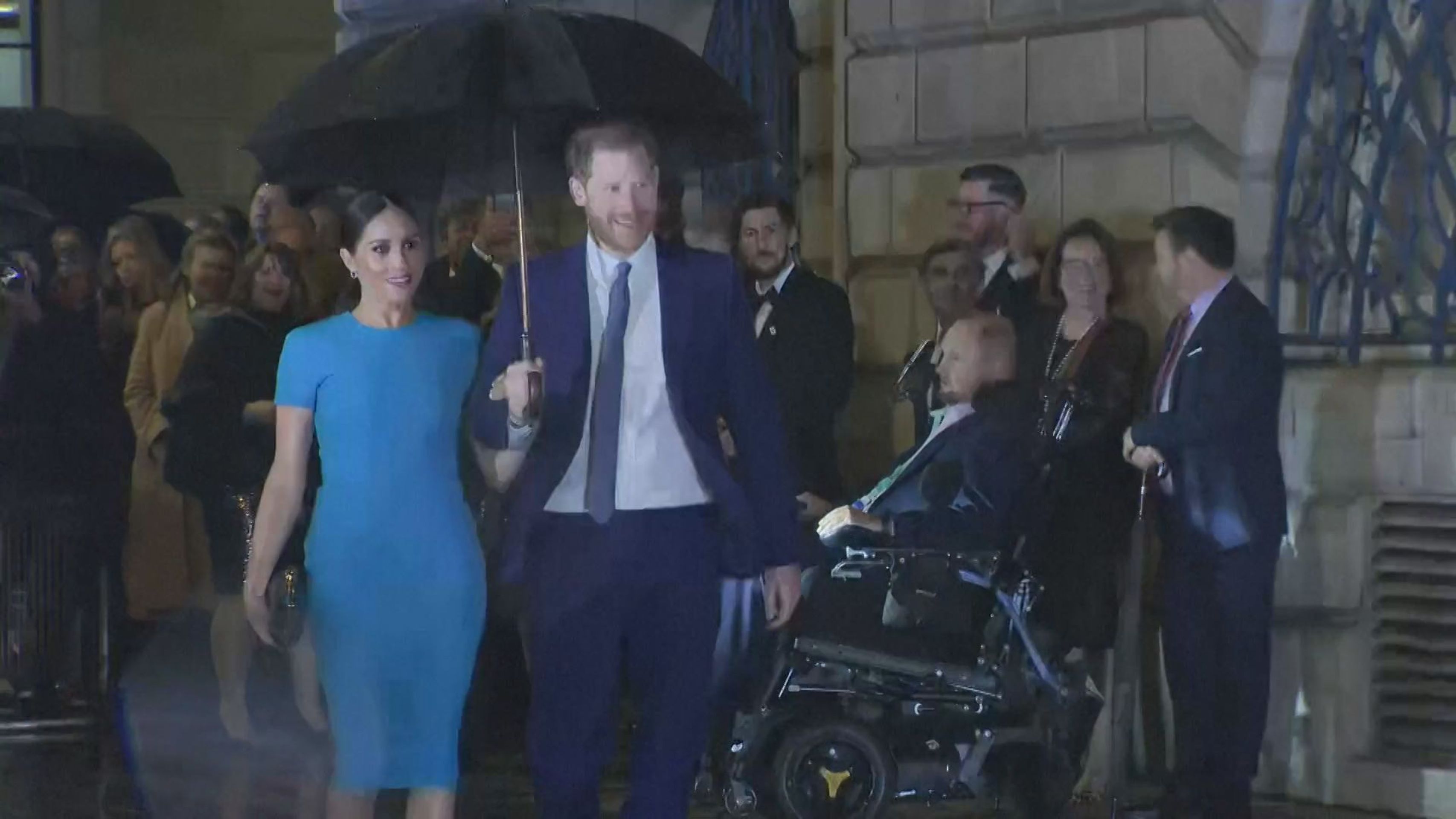 Harry a Meghan dorazili do Londýna kvůli odstoupení z funkcí - GALERIE: Harry a Meghan v Londýně (5/6)