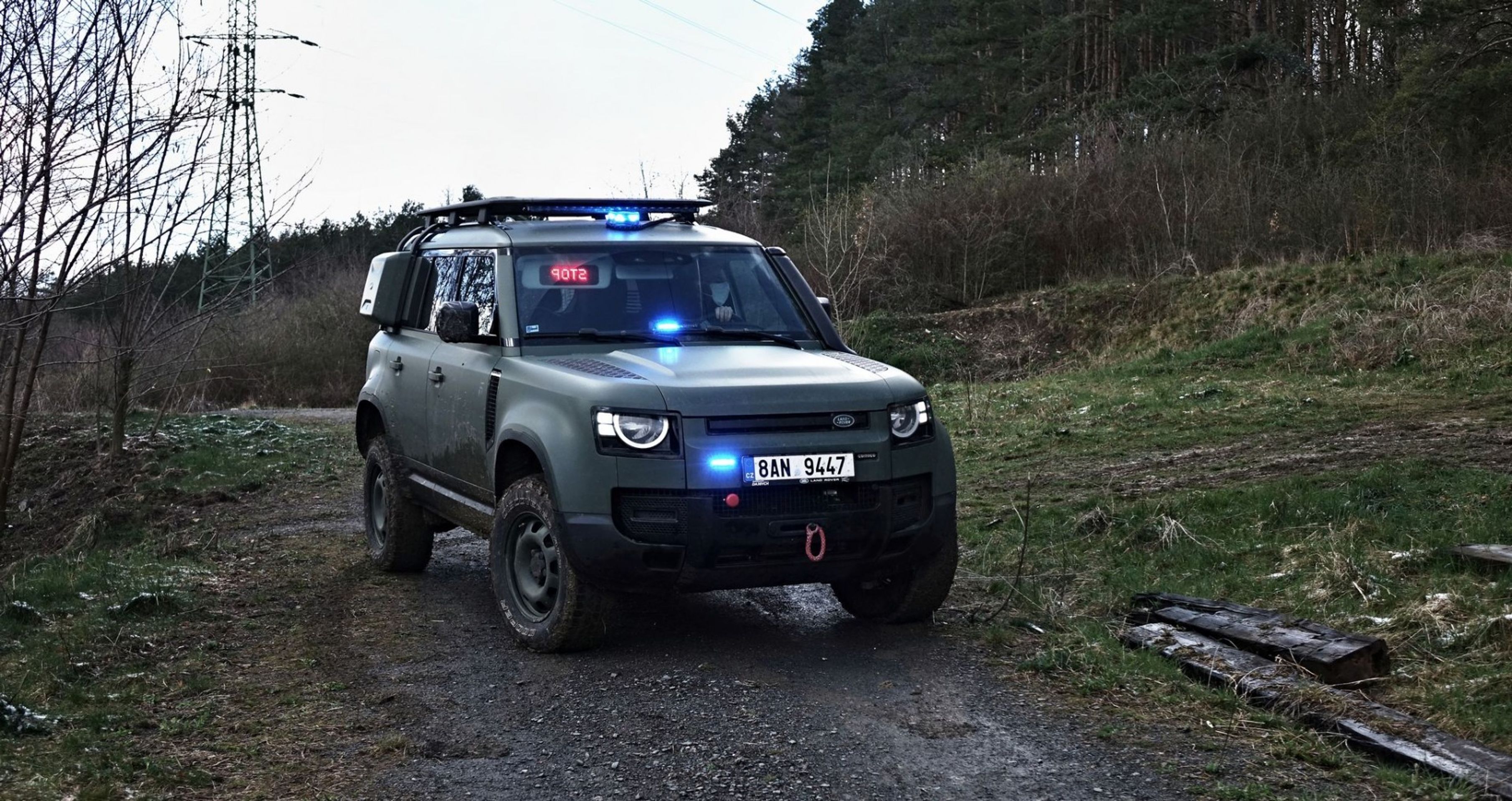 Land Rover Defender 110 upravený pro bezpečnostní složky - 25 - Fotogalerie: Speciální landrover pro bezpečnostní složky (4/18)