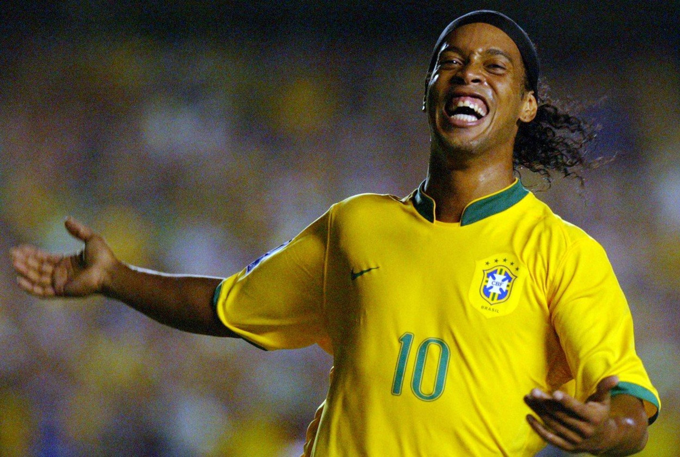 Ronaldinho - GALERIE: Legendární fotbalista Ronaldinho a jeho dvě snoubenky (7/7)