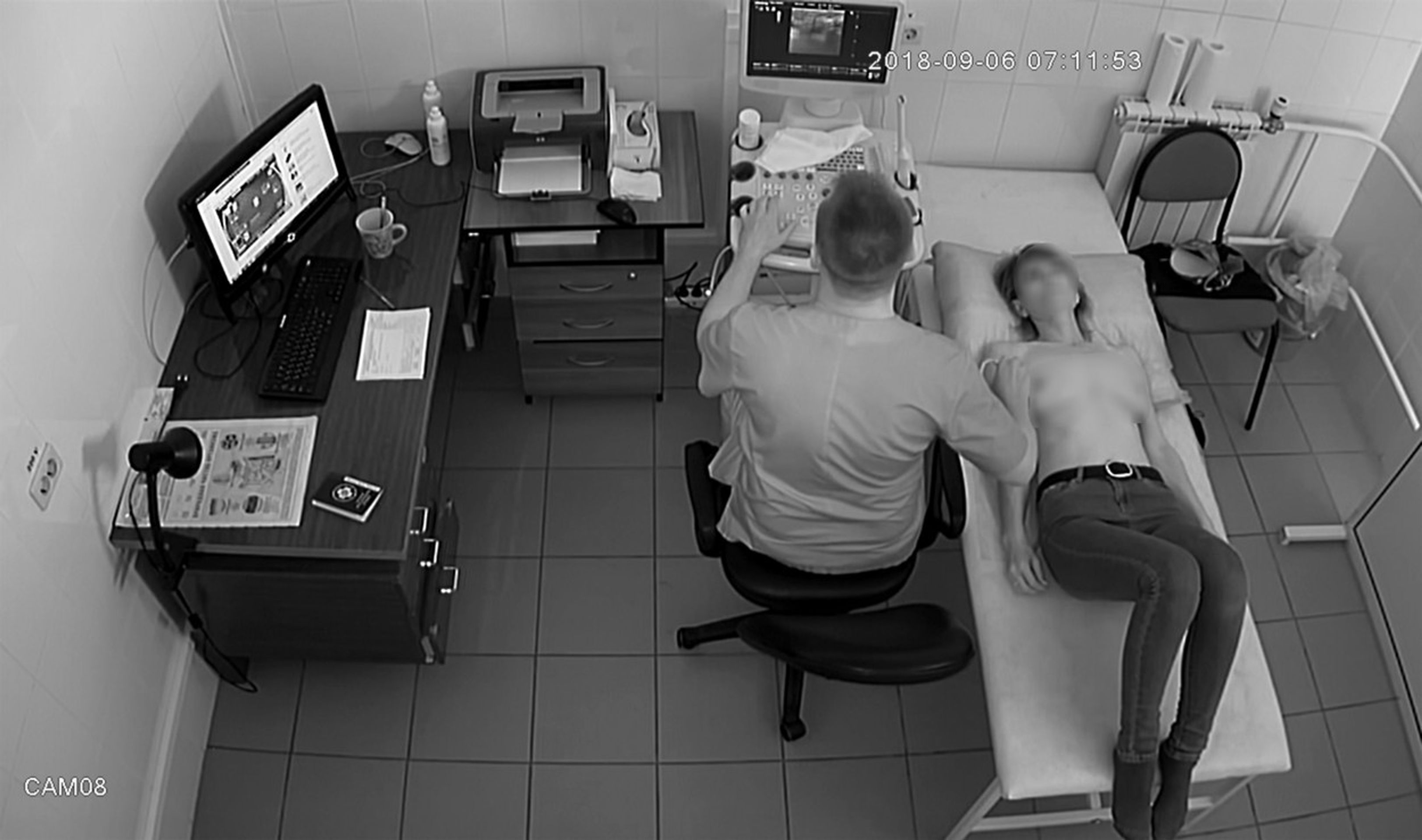 Ukrajinský gynekolog přišel o licenci kvůli úniků videí na porno stránky - 1 - GALERIE: Ukrajinský gynekolog přišel o licenci kvůli úniků videí na porno stránky (1/4)