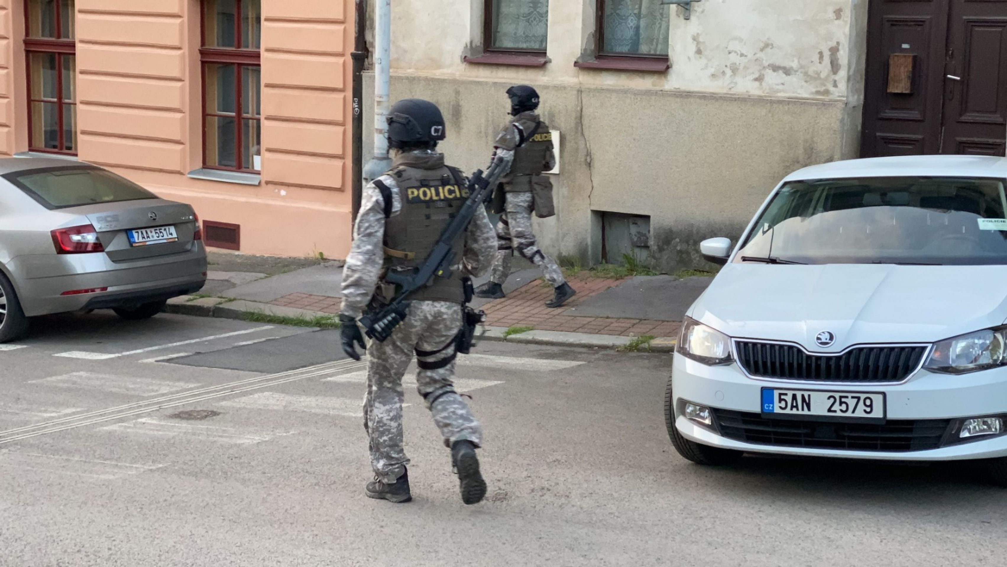 Zásah v domě hrůzy v Pechlátově ulici v Praze - 2 - GALERIE: Zásah policie v domě hrůzy v Pechlátově ulici (18/19)