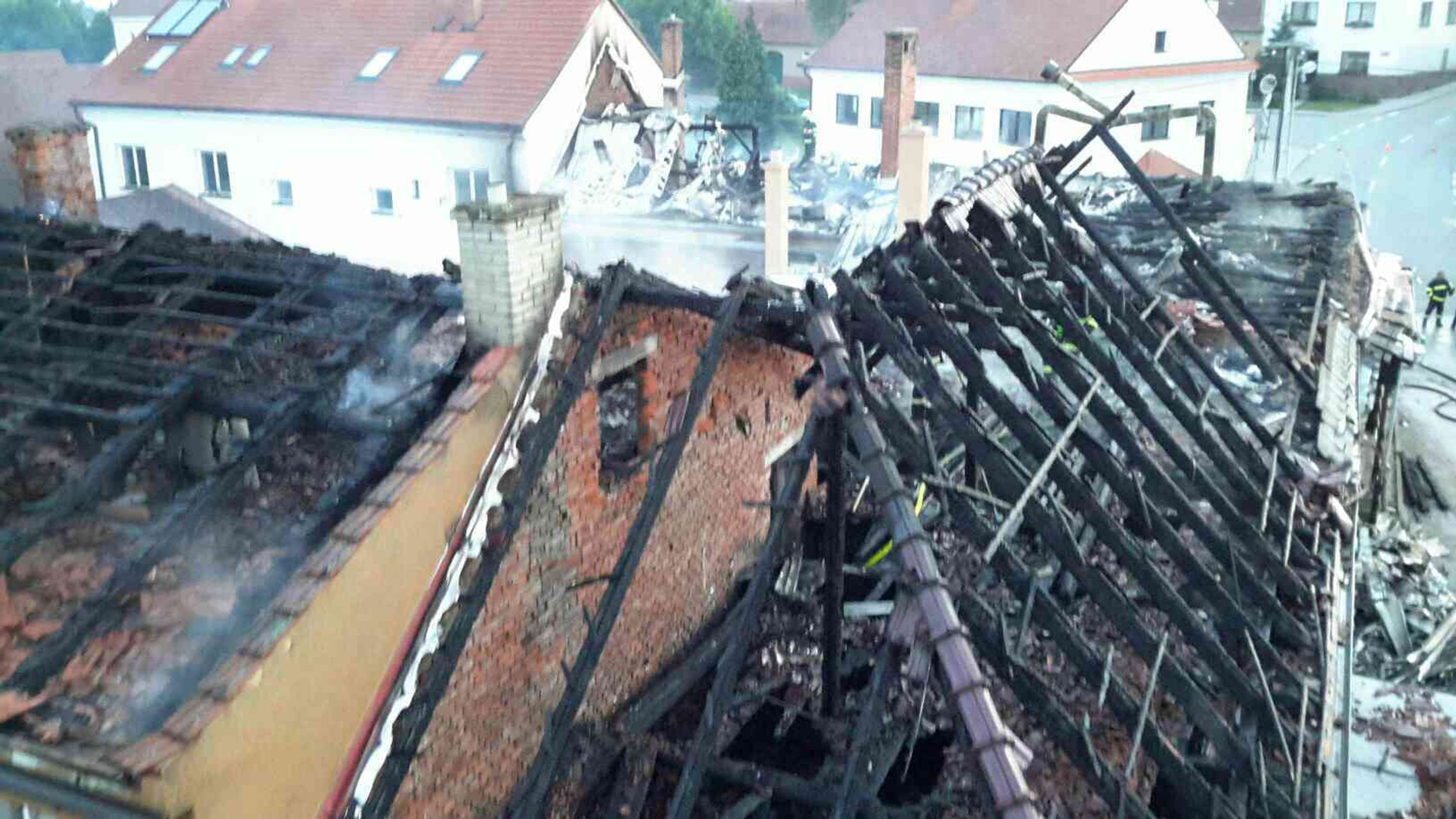 Noční požár hospody v Cetkovicích na Blanensku - 17 - GALERIE: Noční požár hospody v Cetkovicích na Blanensku (4/20)
