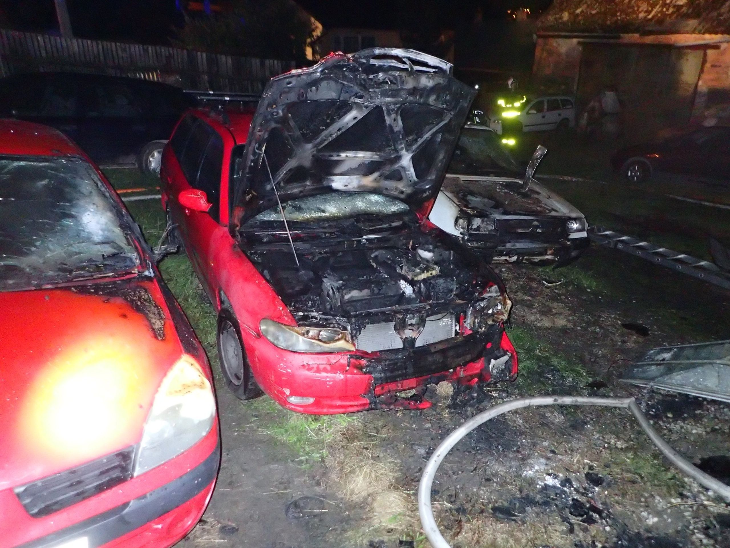 Ve Vítkově na Opavsku shořel dům s uskladněnou pyrotechnikou - 4 - GALERIE: Požár domu s uskladněnou pyrotechnikou ve Vítkově na Opavsku (3/6)