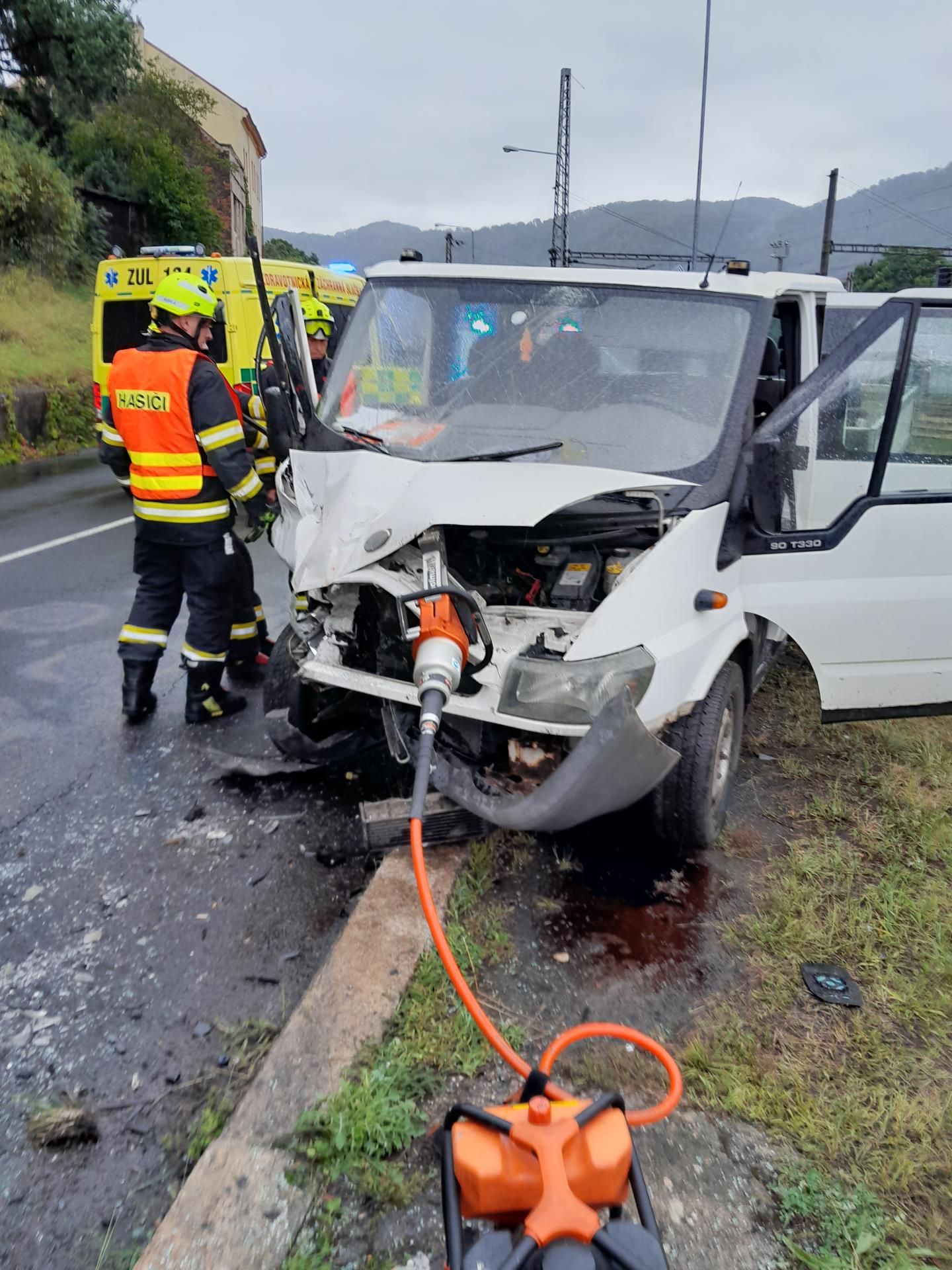 Dopravní nehoda linkového autobusu a dodávky v Ústí nad Labem (1) - Dopravní nehoda linkového autobusu a dodávky (2/4)
