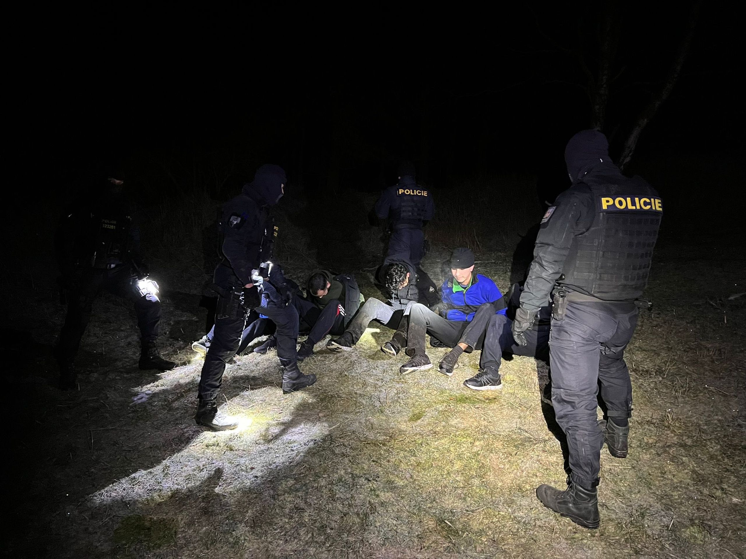 Policie pátrá po několika cizincích - Pátrání po cizincích na Plzeňsku (2/8)