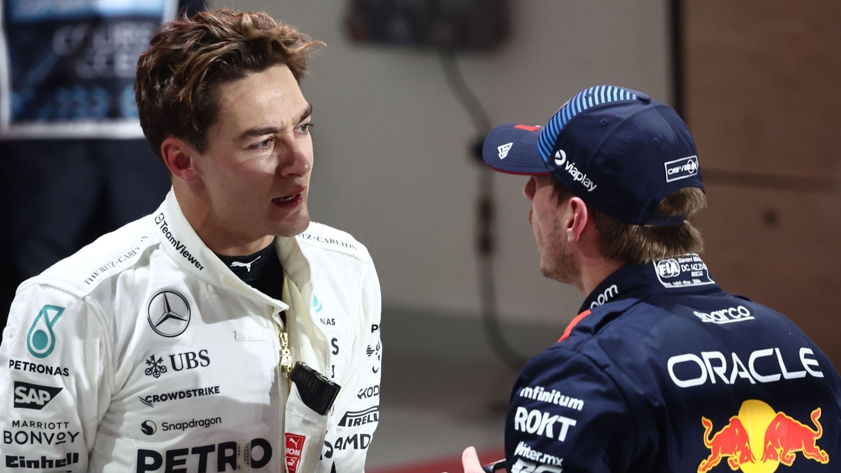 George Russell v debatě s Maxem Verstappenem (cropped) - George Russell (3/6)
