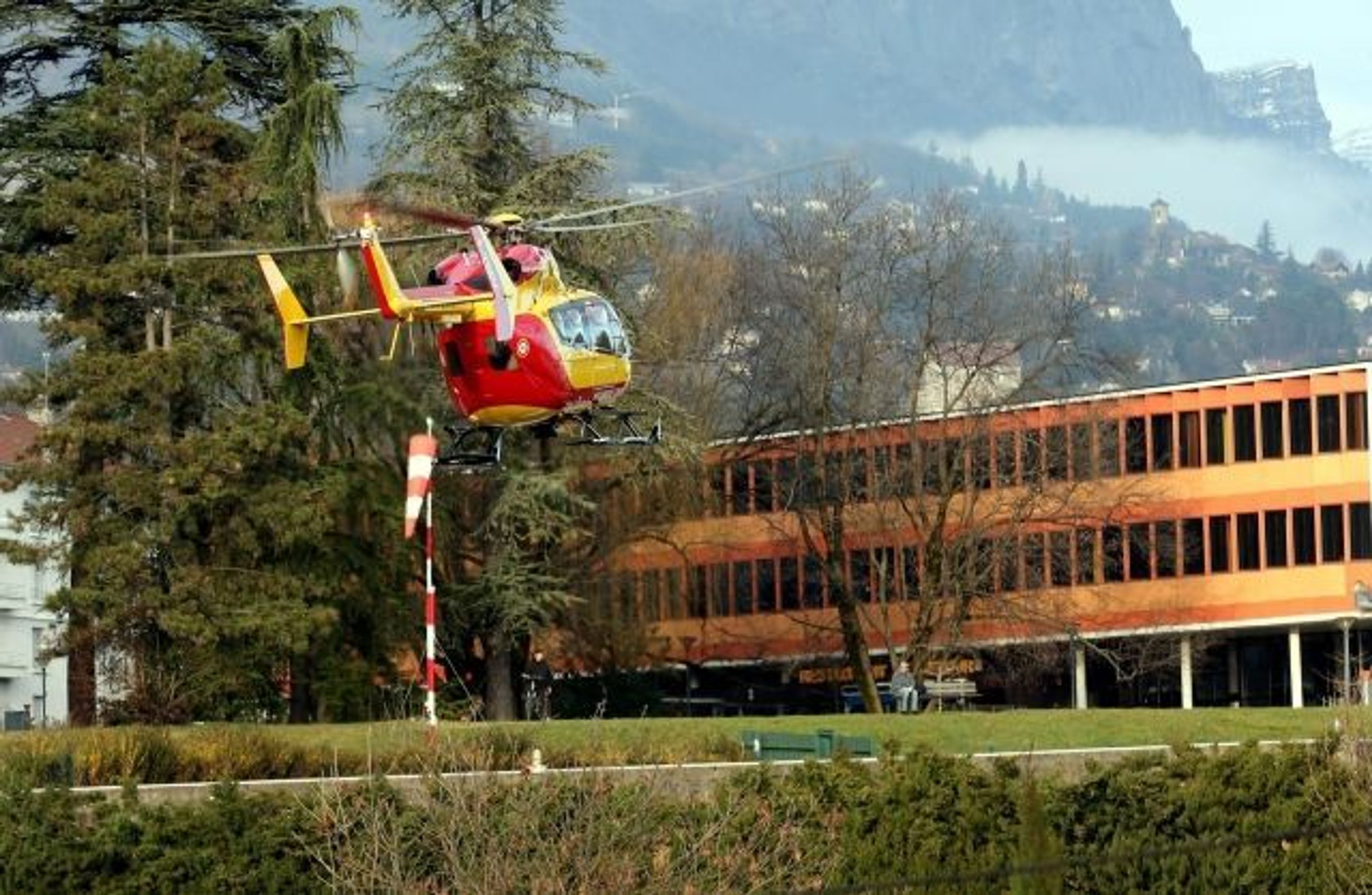 Michael Schumacher se zranil při lyžování - 6 - GALERIE: Michael Schumacher se zranil při lyžování (5/10)