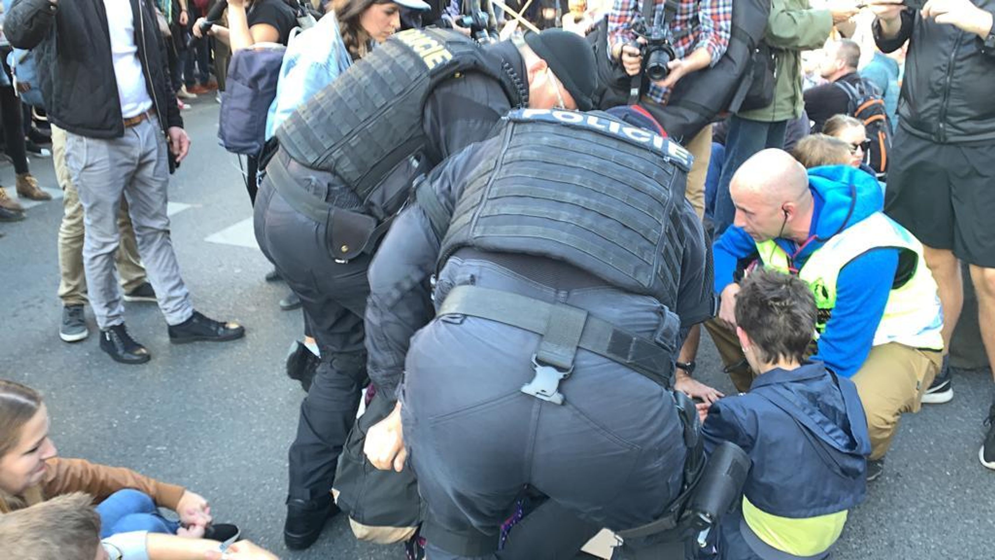 Demonstranti blokují magistrálu v Praze - 7 - GALERIE: Demonstrace na magistrále v Praze (4/17)