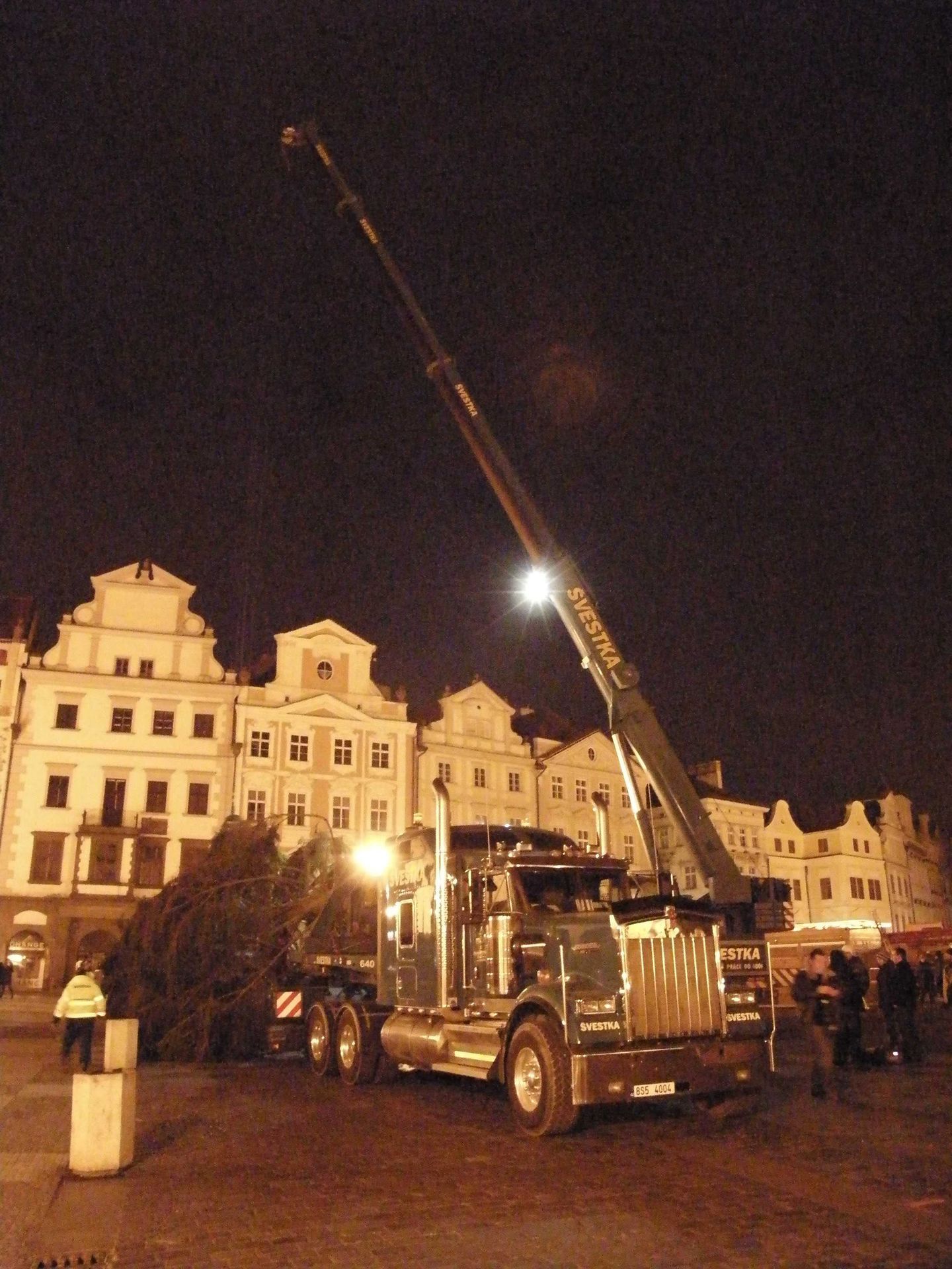 Vánoční strom na Staroměstském náměstí - 10 - GALERIE: Vánoční strom na Staroměstském náměstí (10/13)