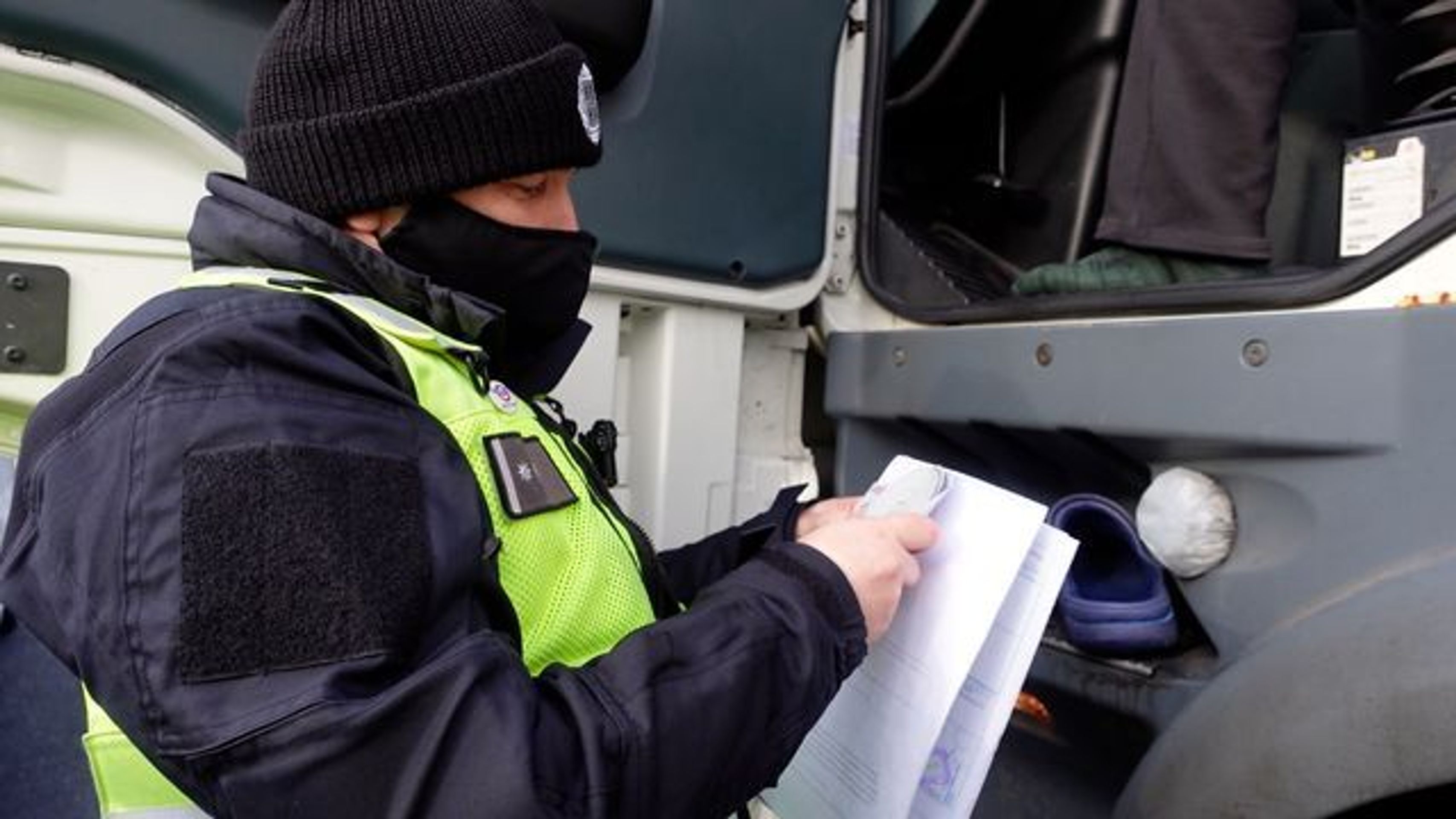 Kontroly kamionů - 12 - Fotogalerie: Policejní kamion tým v akci (6/6)