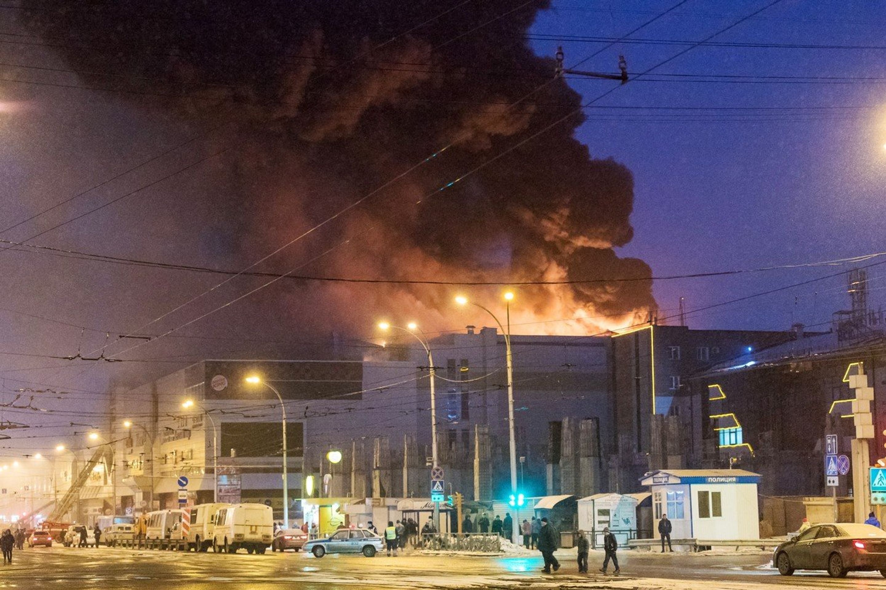 Ničivý požár obchodního centra na Sibiři zabil desítky lidí - GALERIE: Požár obchodního centra v Rusku (6/9)