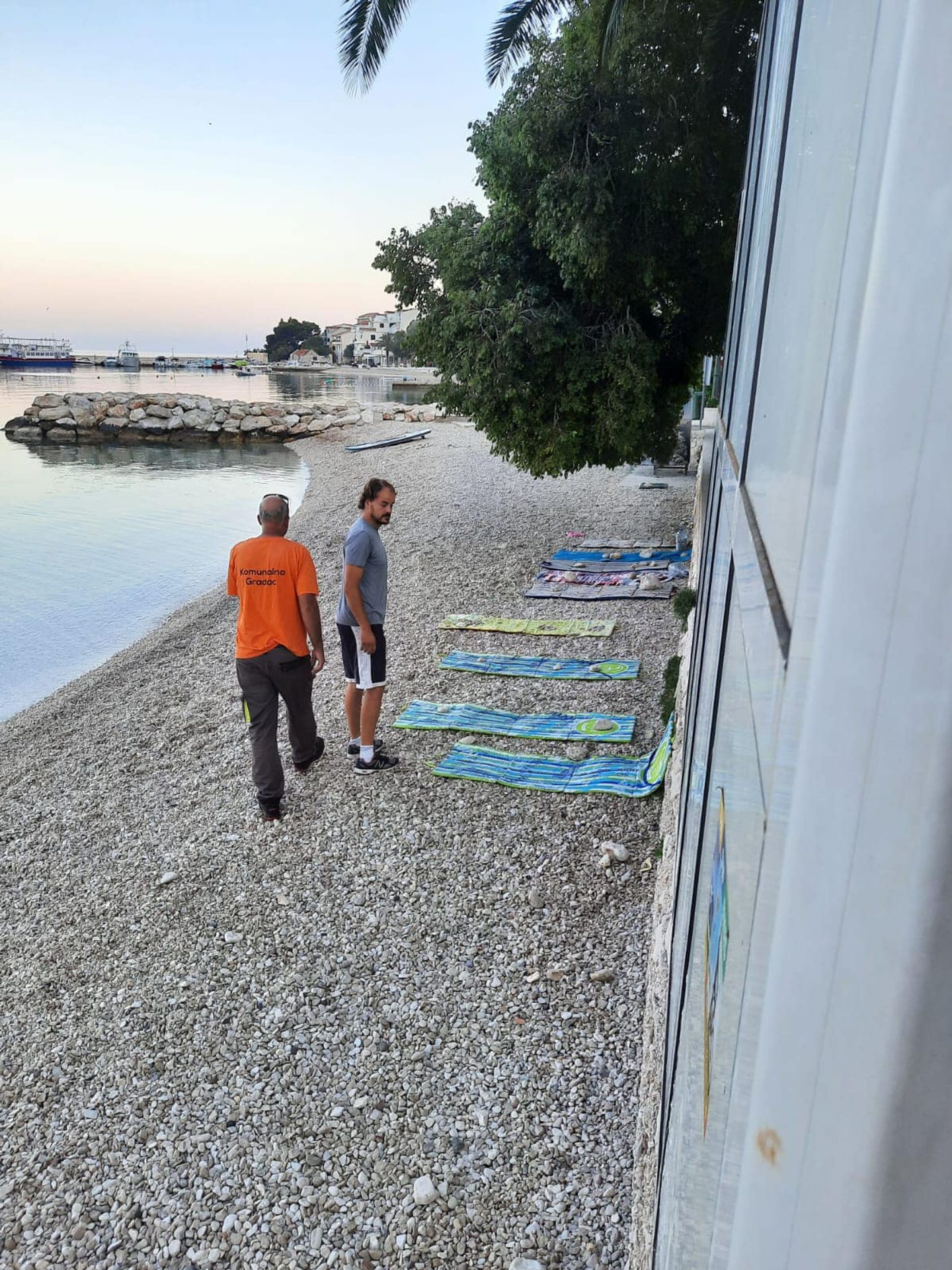 Likvidace Ručníků - Likvidace ručníků na pláži ve městě Gradac (4/5)