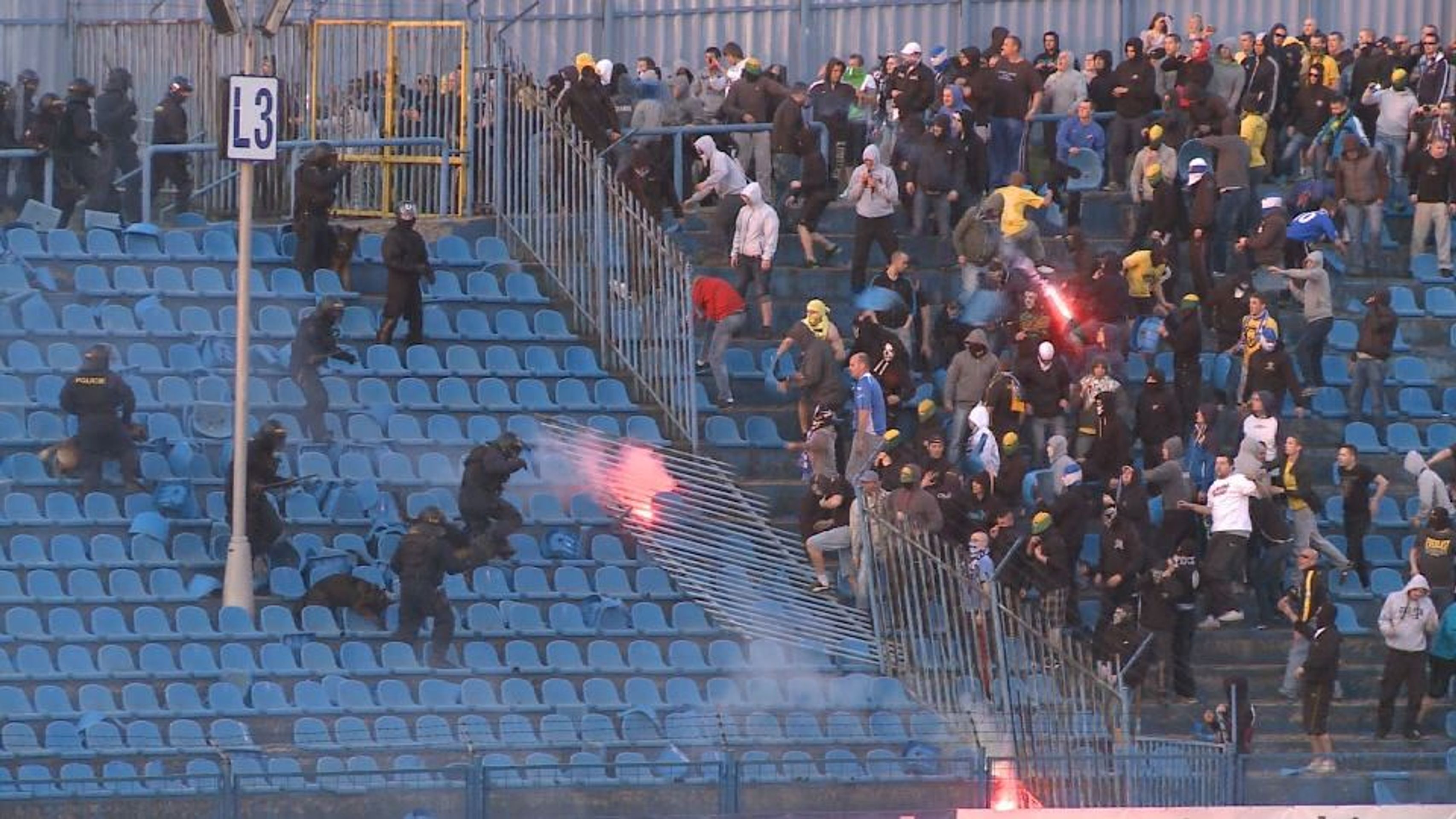 Bitka chuligánů Baník - Sparta - GALERIE: Rvačka chuligánů Baník - Sparta (8/8)