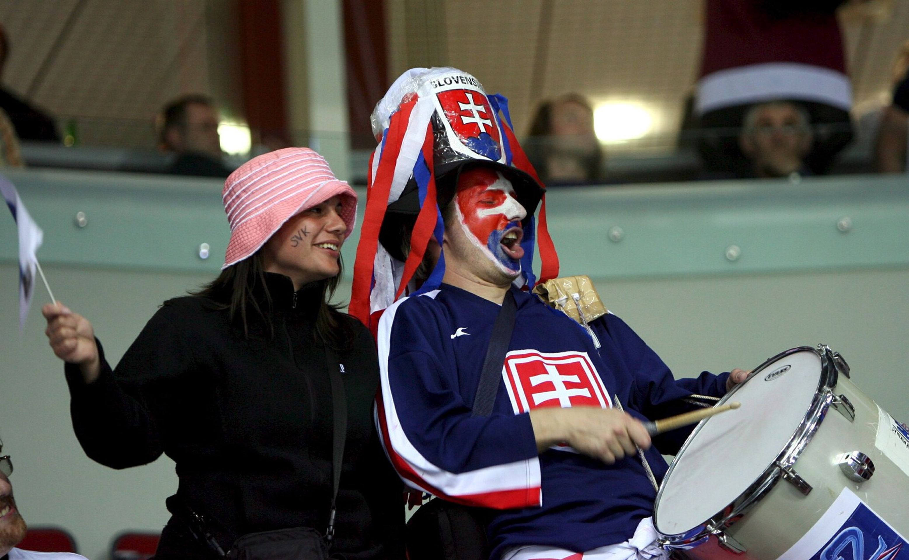 Fanoušci Slovenska prožívali zápasy v Aréně Riga. Ve čtvrtfinále je tehdy vyřadila Kanada (1:4). - Jak vypadají stadiony, kde se bude hrát MS v hokeji 2021? (3/7)