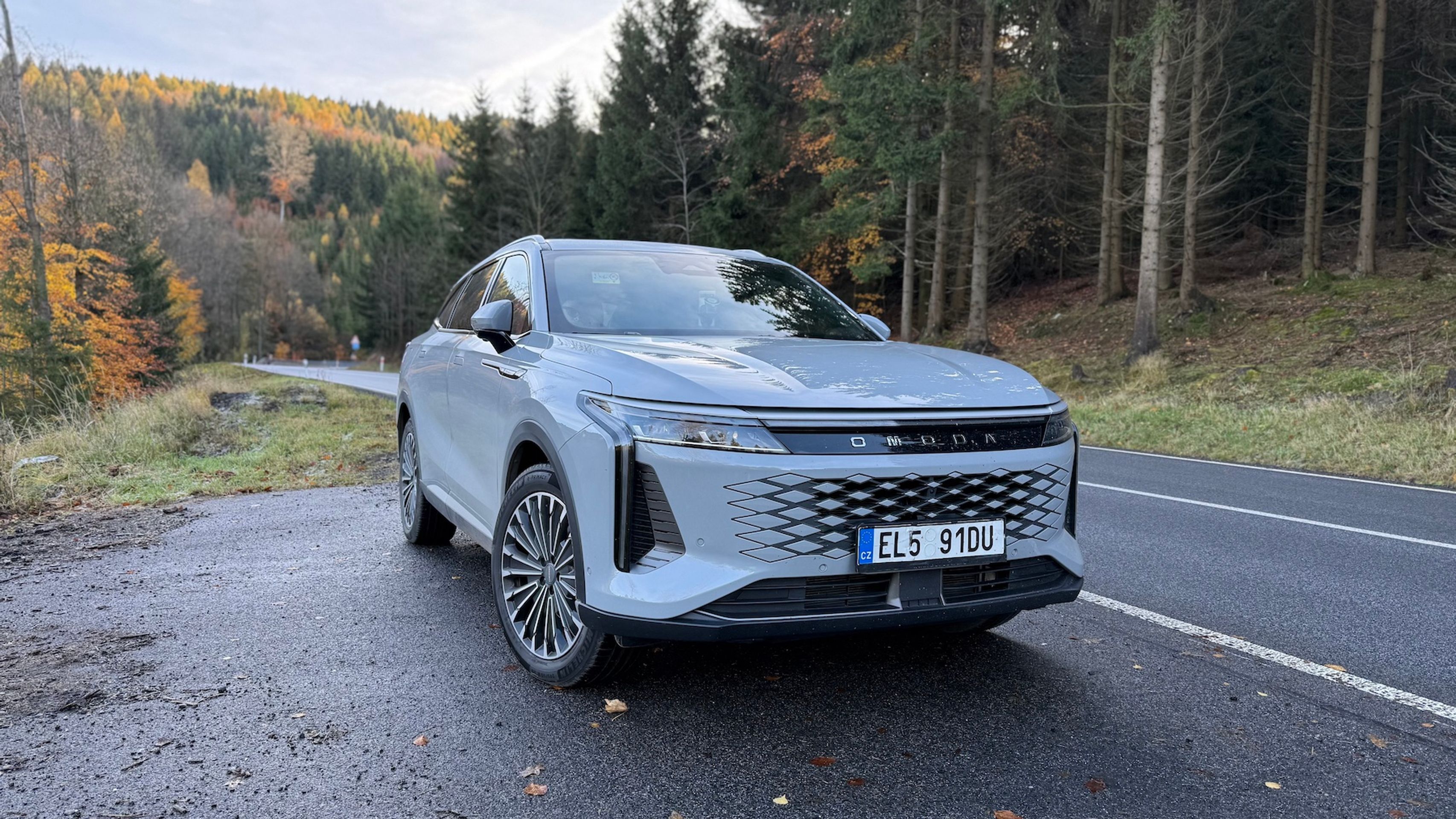 SUV Omoda 9 SHS překonalo český rekord - Čínské SUV Omoda 9 SHS překonalo český rekord (5/8)