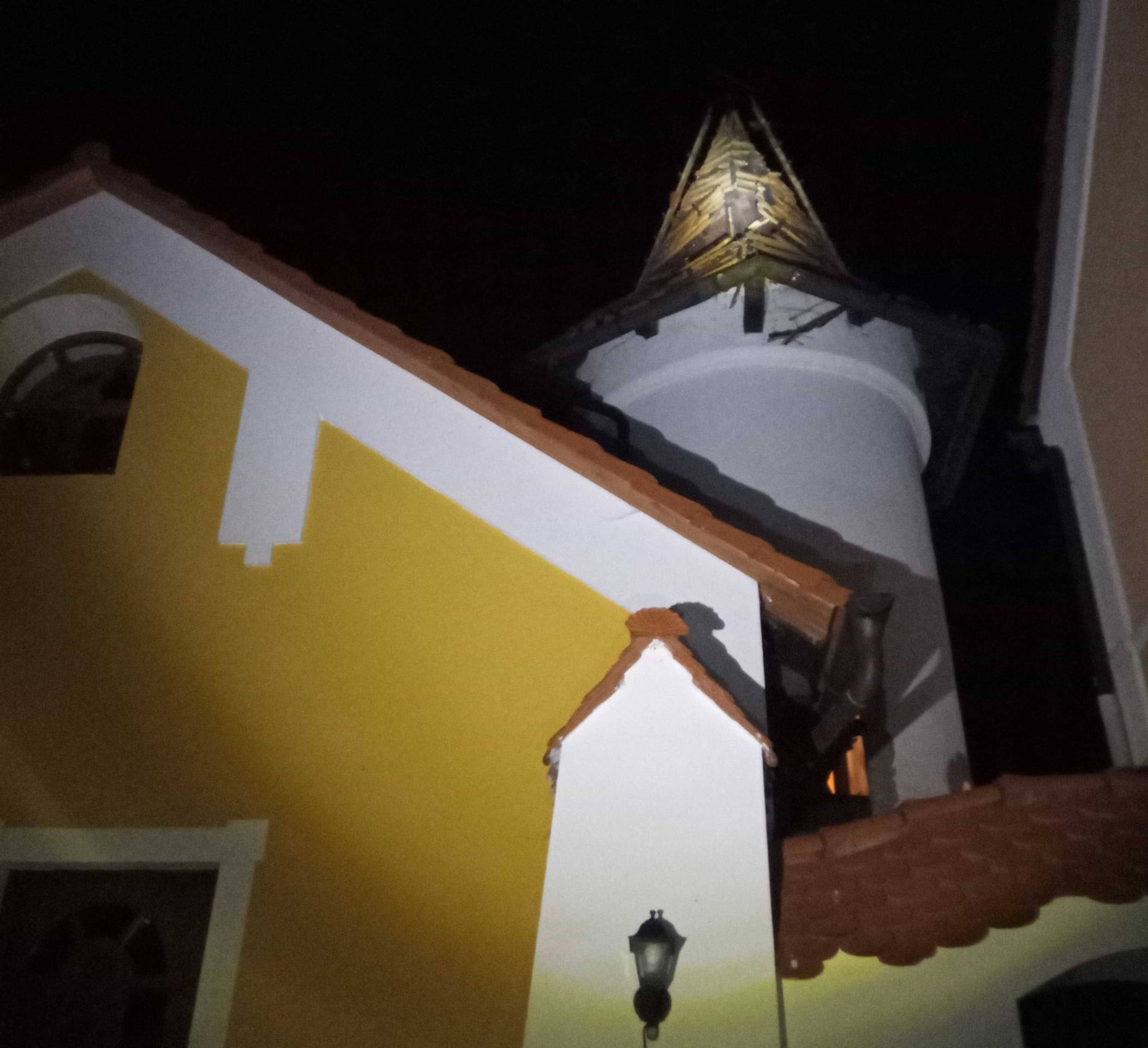 věž kostela - Hotel na Chebsku zasáhl kulový blesk (4/4)