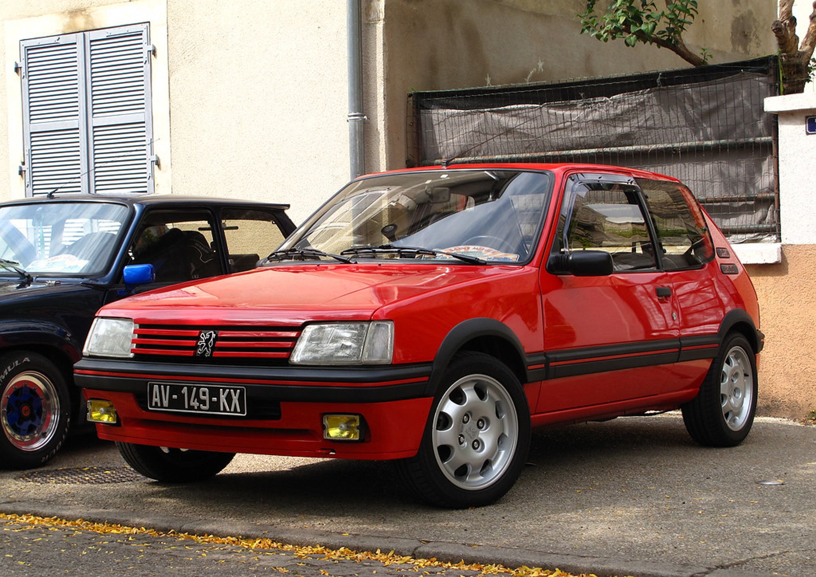 Peugeot 205 GTI - Tipy na investiční auta, jejichž hodnota by měla růst (1/5)