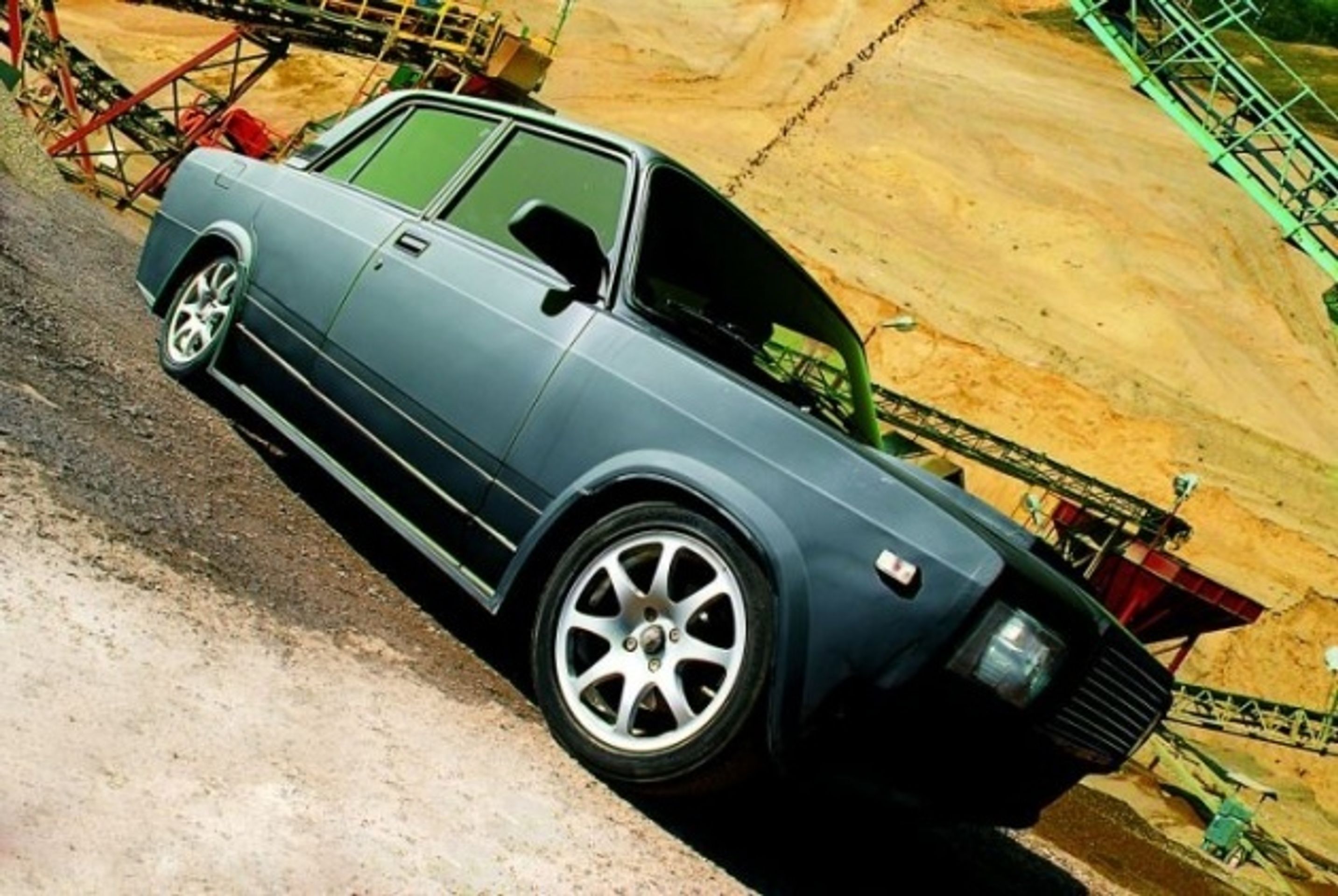 tuning žiguli - 47 - GALERIE: 25 zběsile upravených žigulíků (4/25)