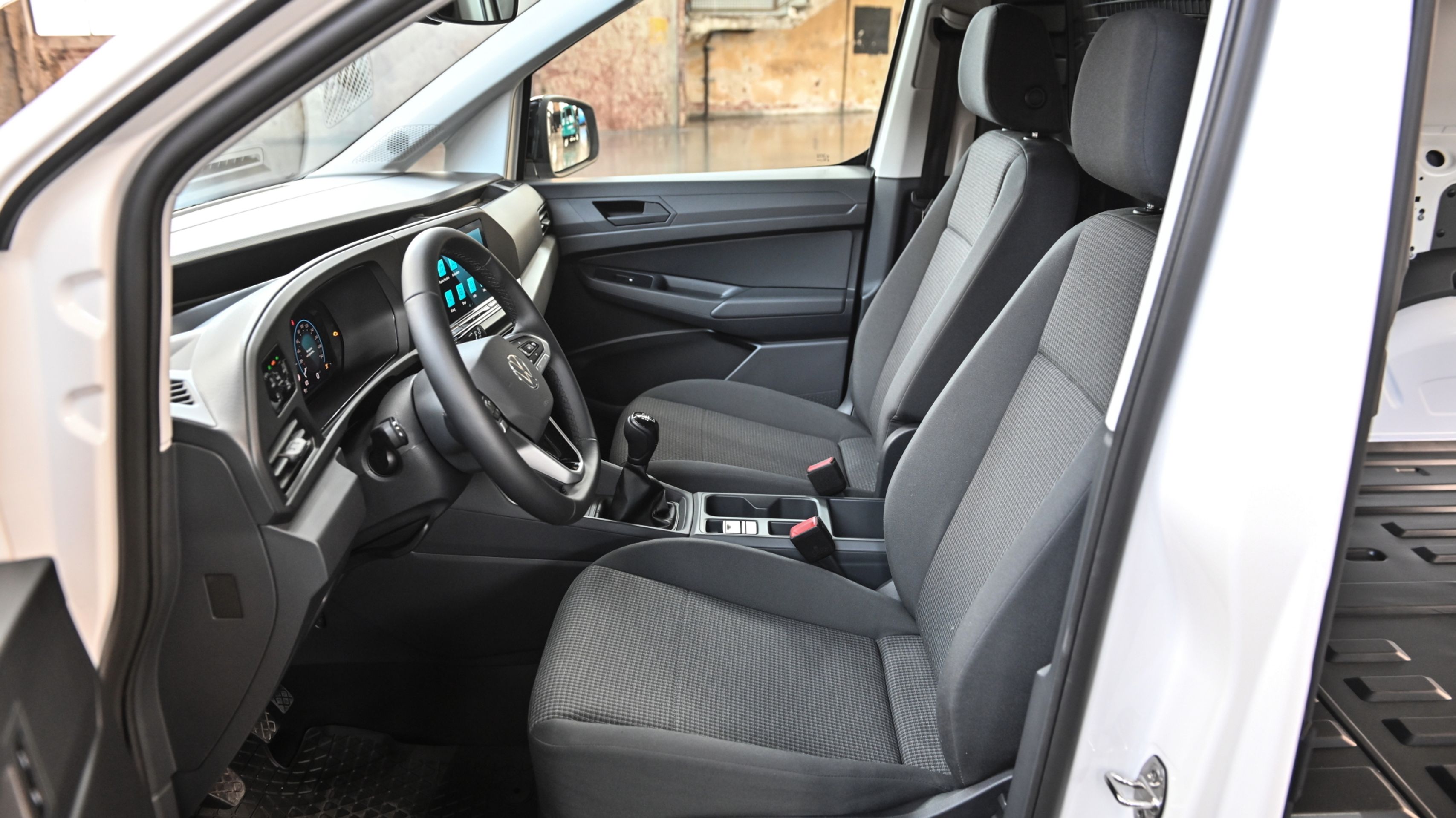 Volkswagen Caddy Cargo - 11 - Fotogalerie: Nový Caddy jako dříč, obytňák i auto pro rodinu (37/43)