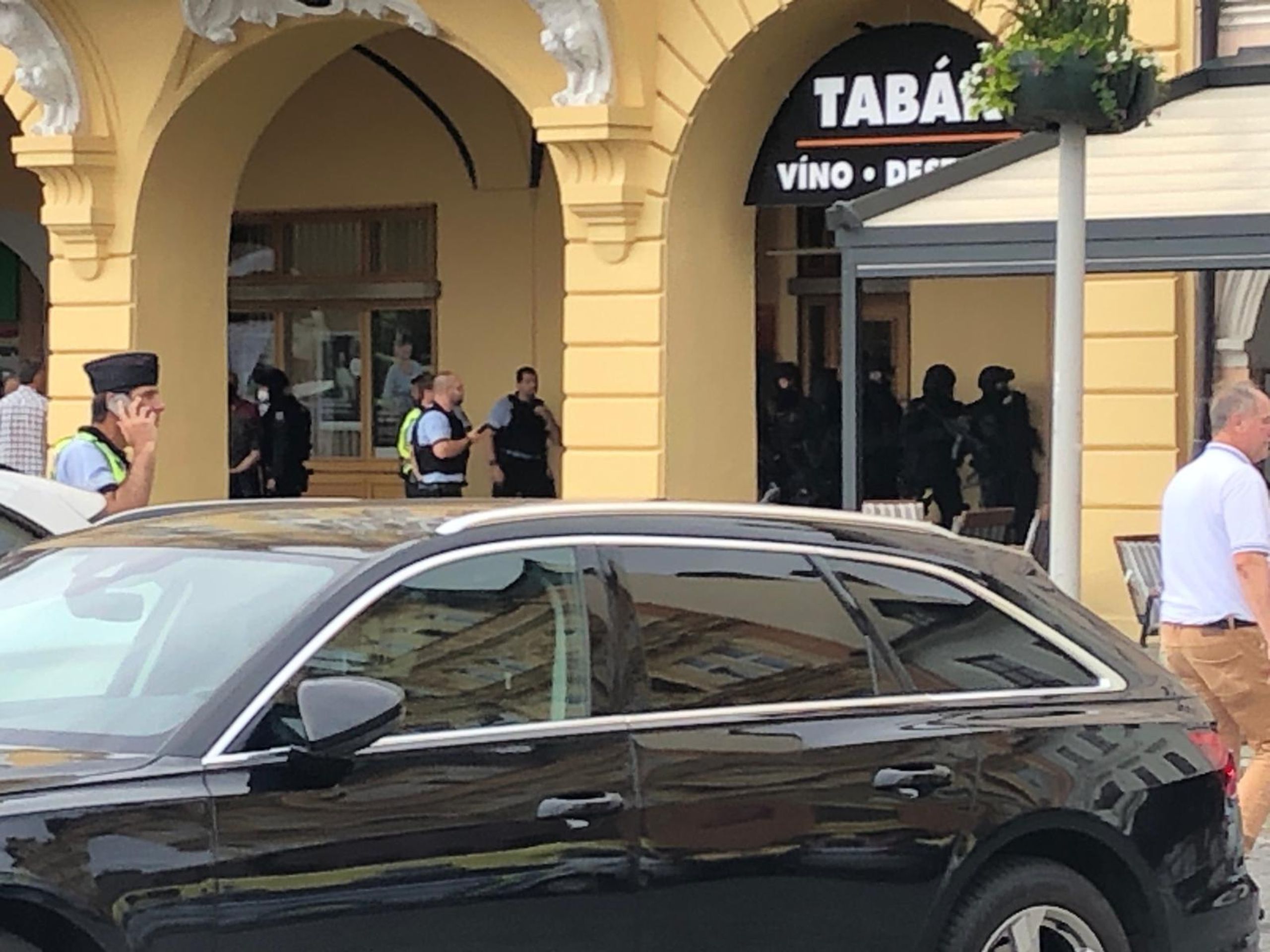 V Českých Budějovicích drží muž rukojmí, - 2 - GALERIE: V Českých Budějovicích drží muž rukojmí (2/5)