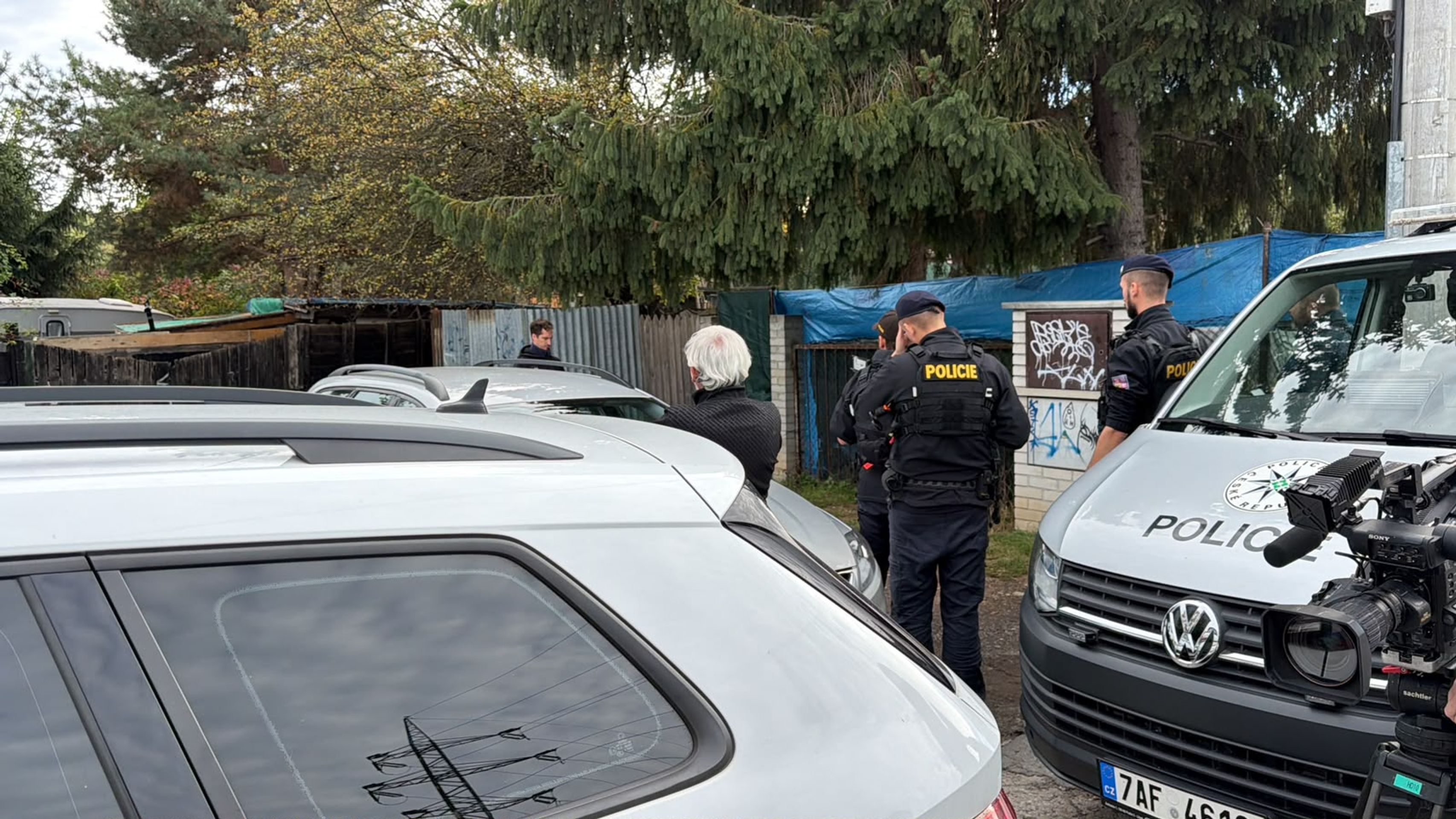 Policisté vyšetřují nález lidských ostatků v ulici Na Slatinách - Nález lidských pozůstatků v Praze (3/6)