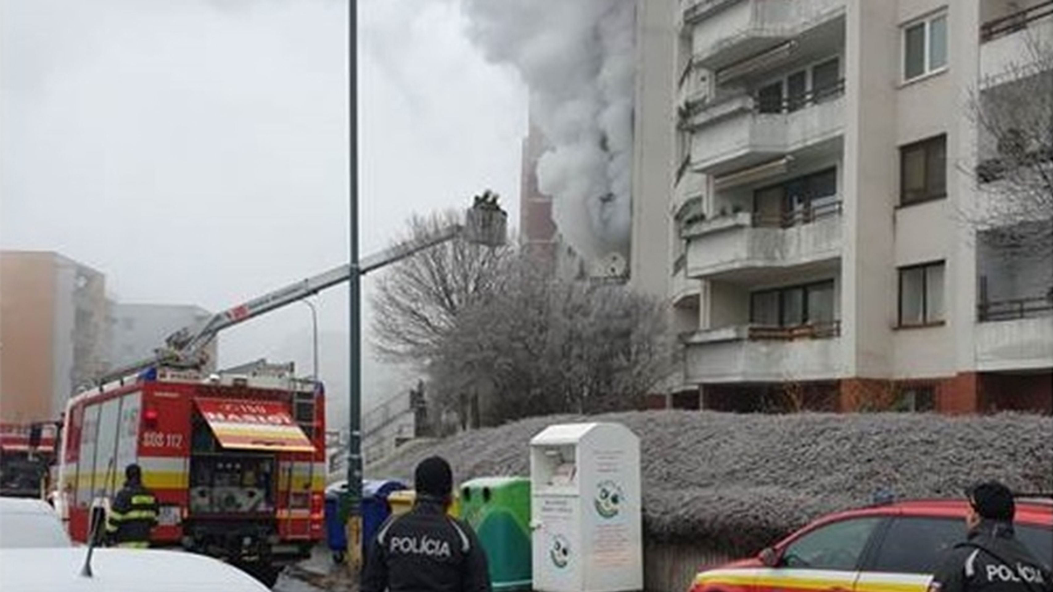Požár bytu v domě na Slovensku - GALERIE: Požár bytu v domě na Slovensku (4/4)