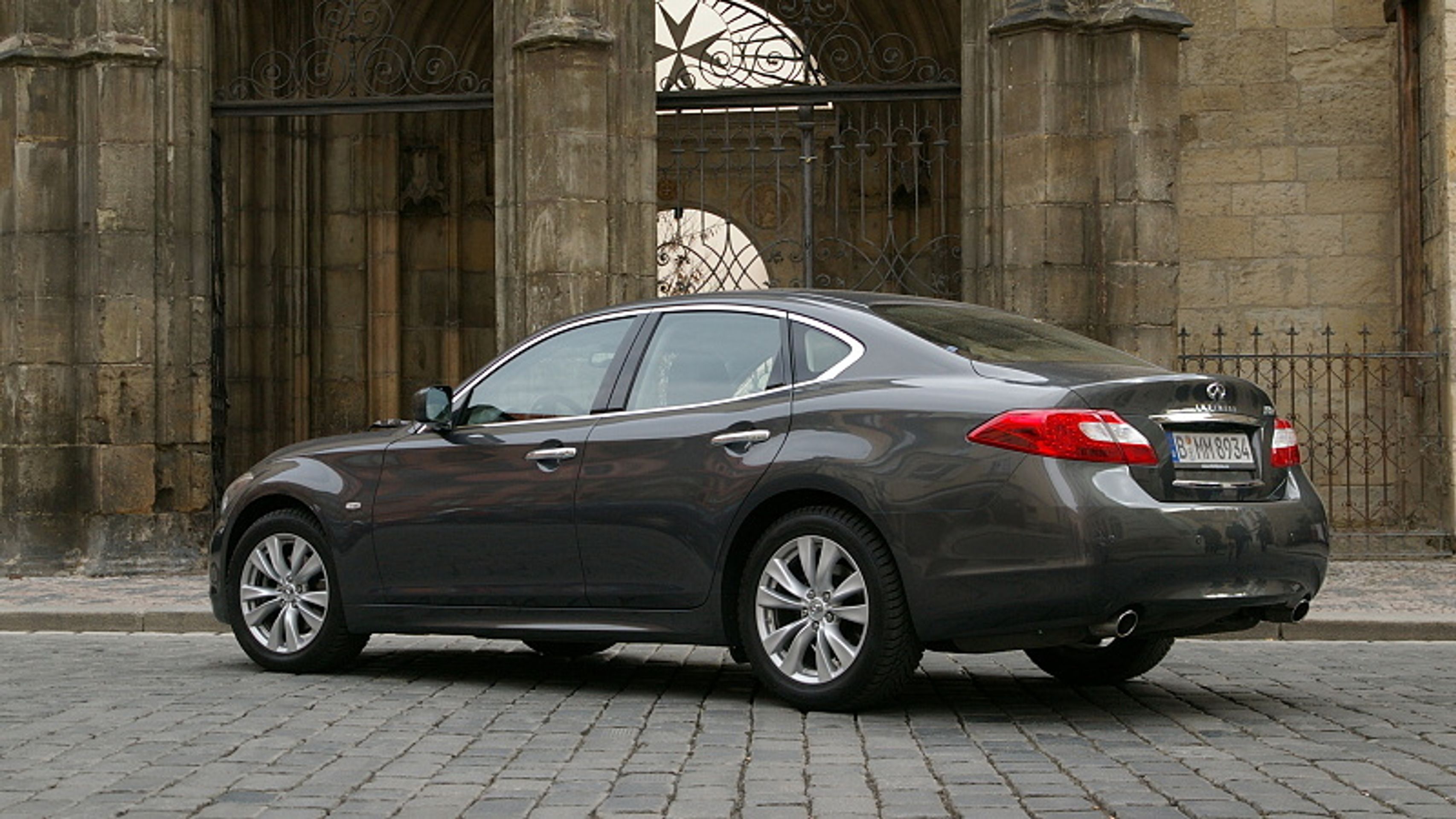 Infiniti M60d - 1 - GALERIE Infiniti M60d (1/10)