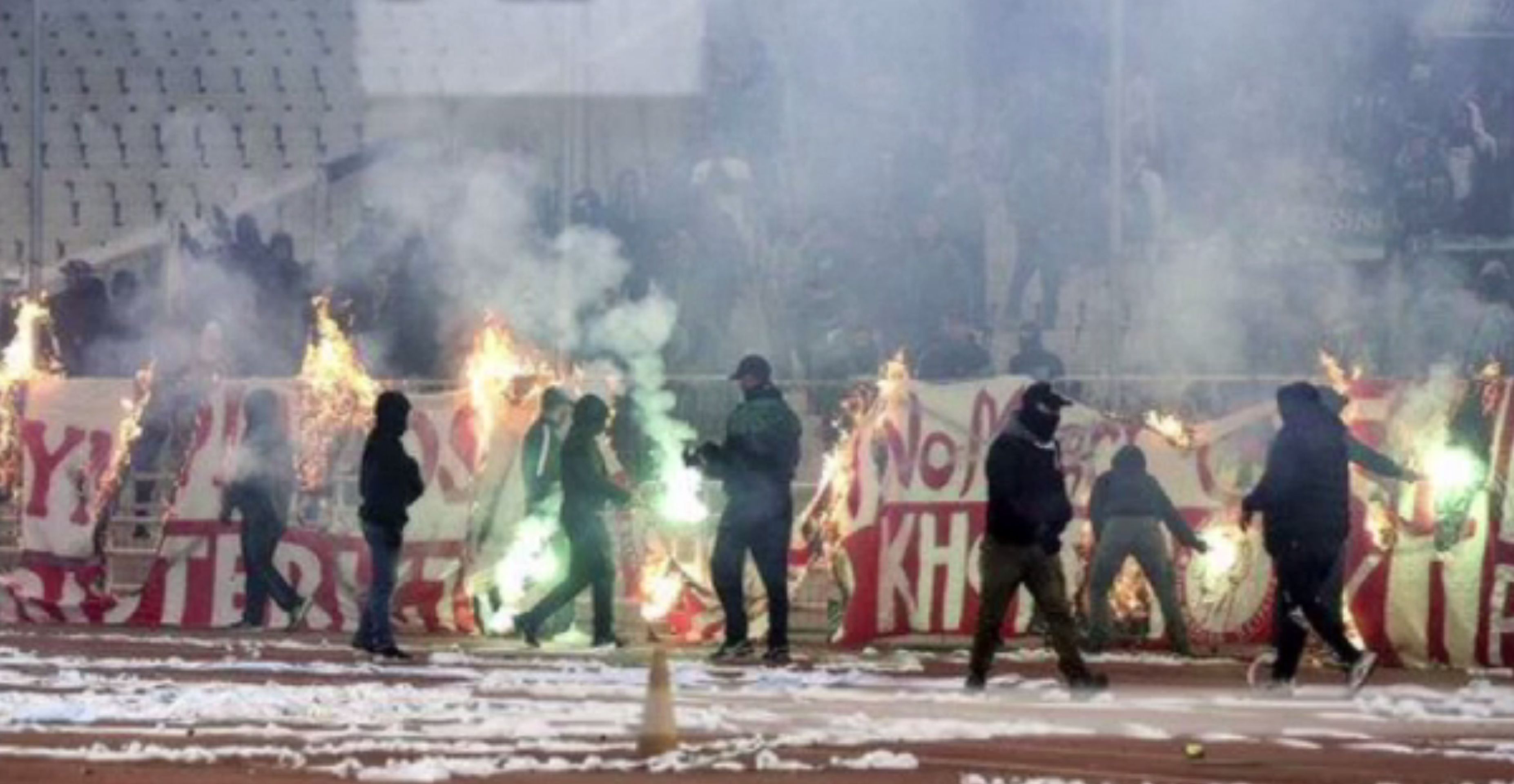 Nepokoje fanoušků v řeckém derby - GALERIE: Válka mezi Panathinaikosem a Olympiakosem (2/6)