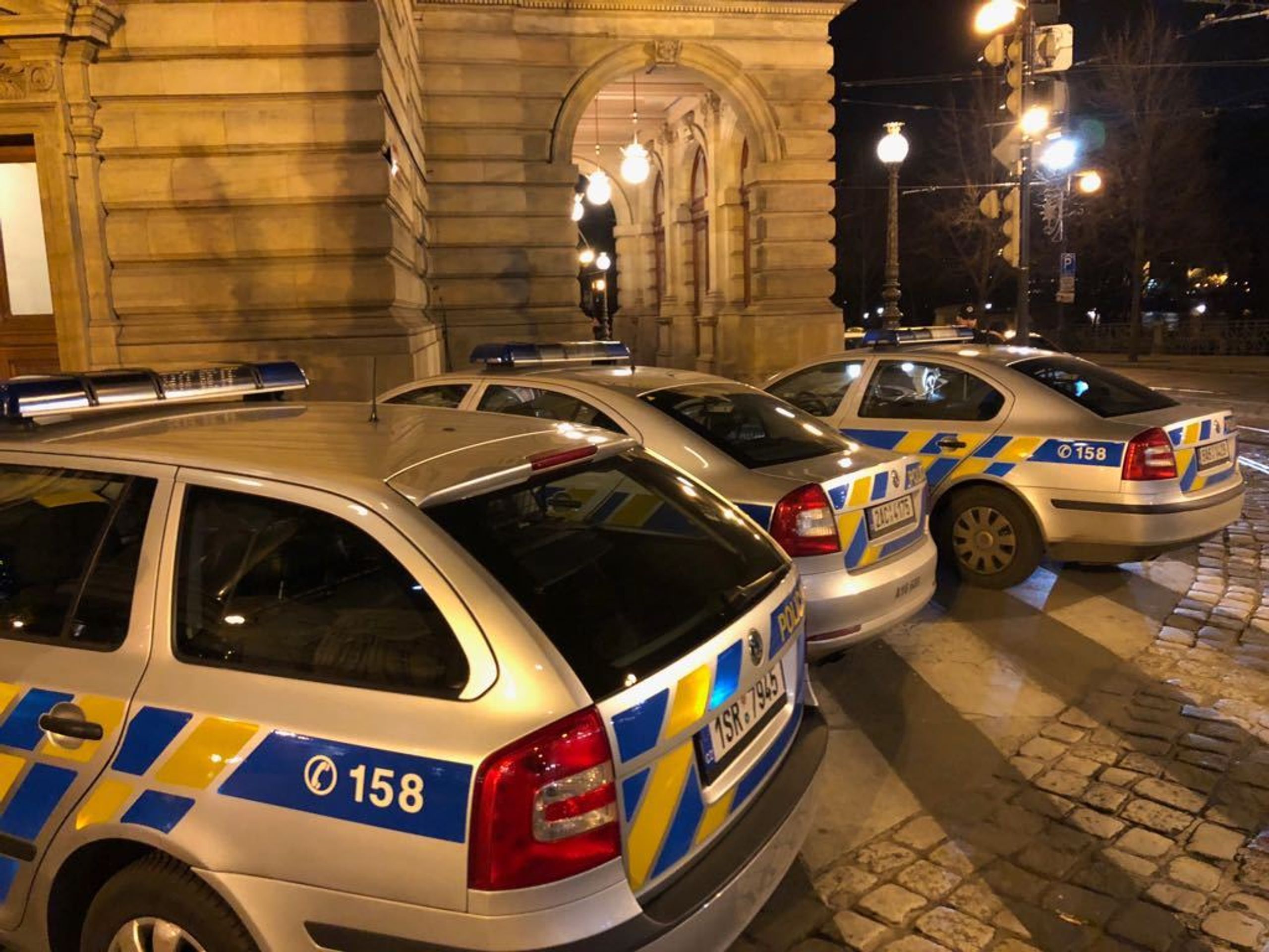 Zásah policie v Národním divadle - 1 - GALERIE: Zásah policie v Národním divadle (1/4)