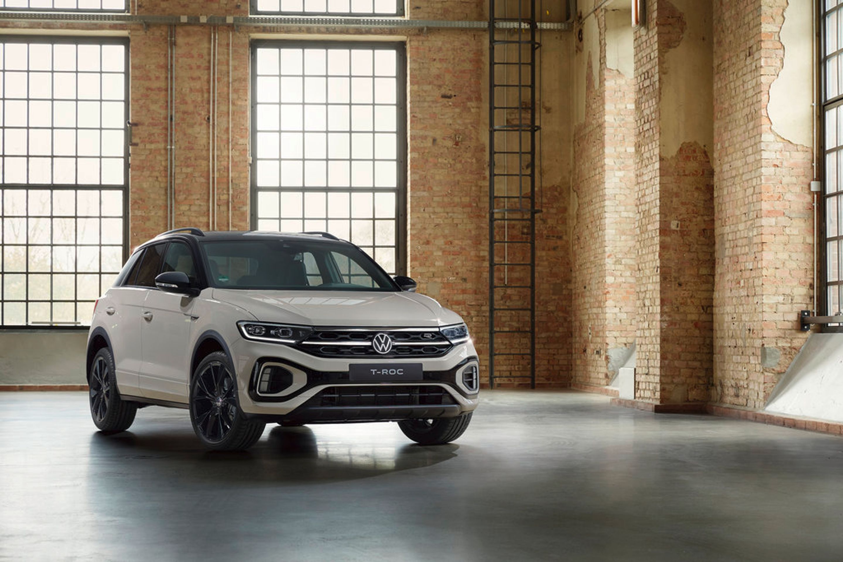 Modernizovaný Volkswagen T-Roc - Modernizovaný Volkswagen T-Roc vyjede ve sportovní verzi i jako kabriolet (12/18)