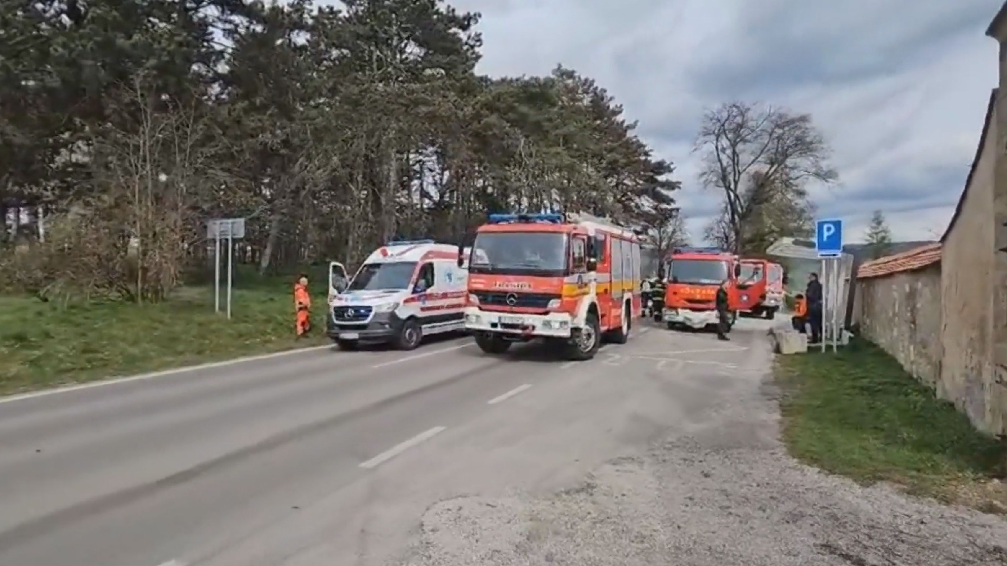 Nehoda autobusu na Slovensku (cropped) - Tragická nehoda na Slovensku (4/11)