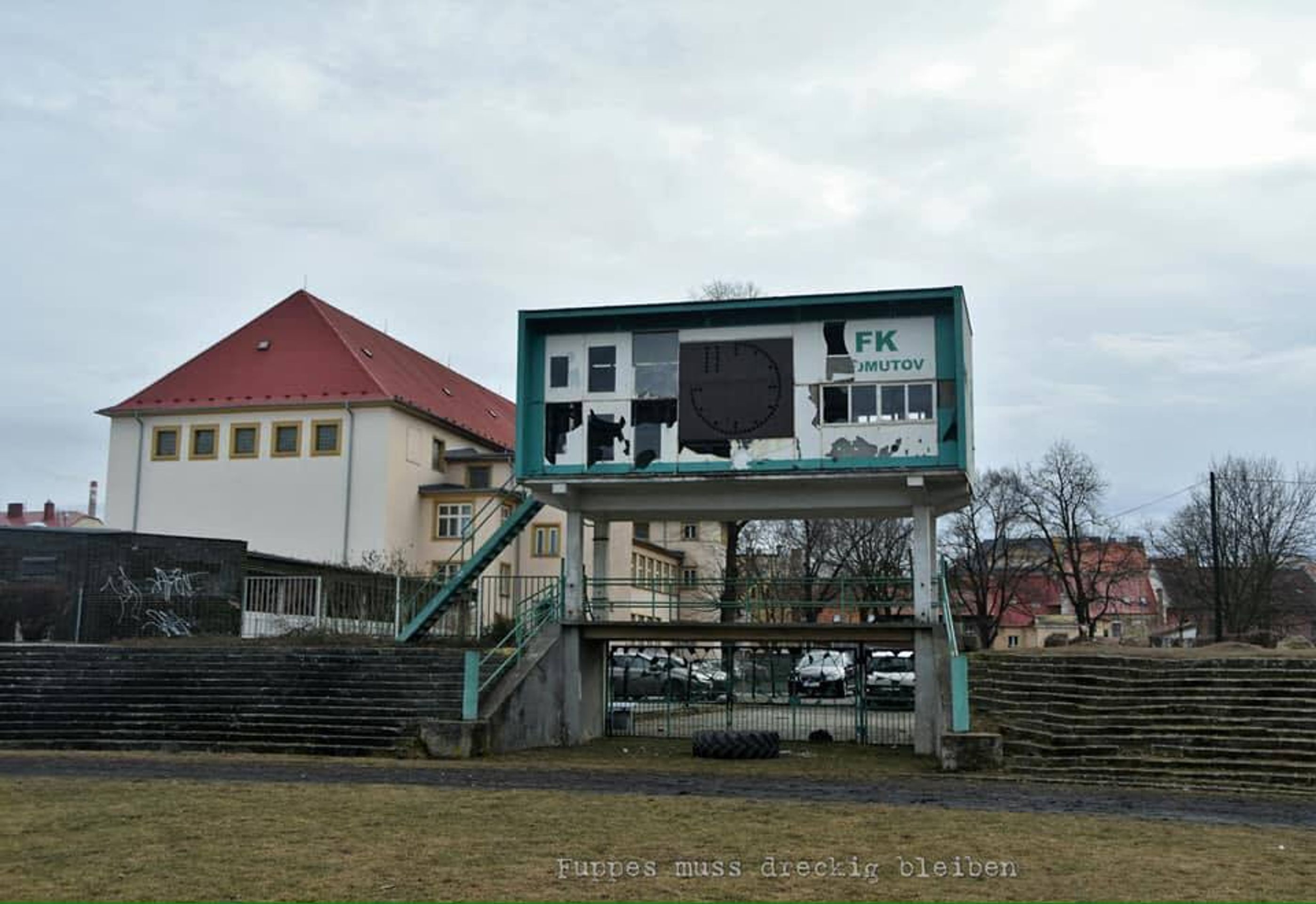 Opuštěný stadion v Chomutově - 9 - GALERIE: Opuštěný fotbalový stadion v Chomutově (1/14)