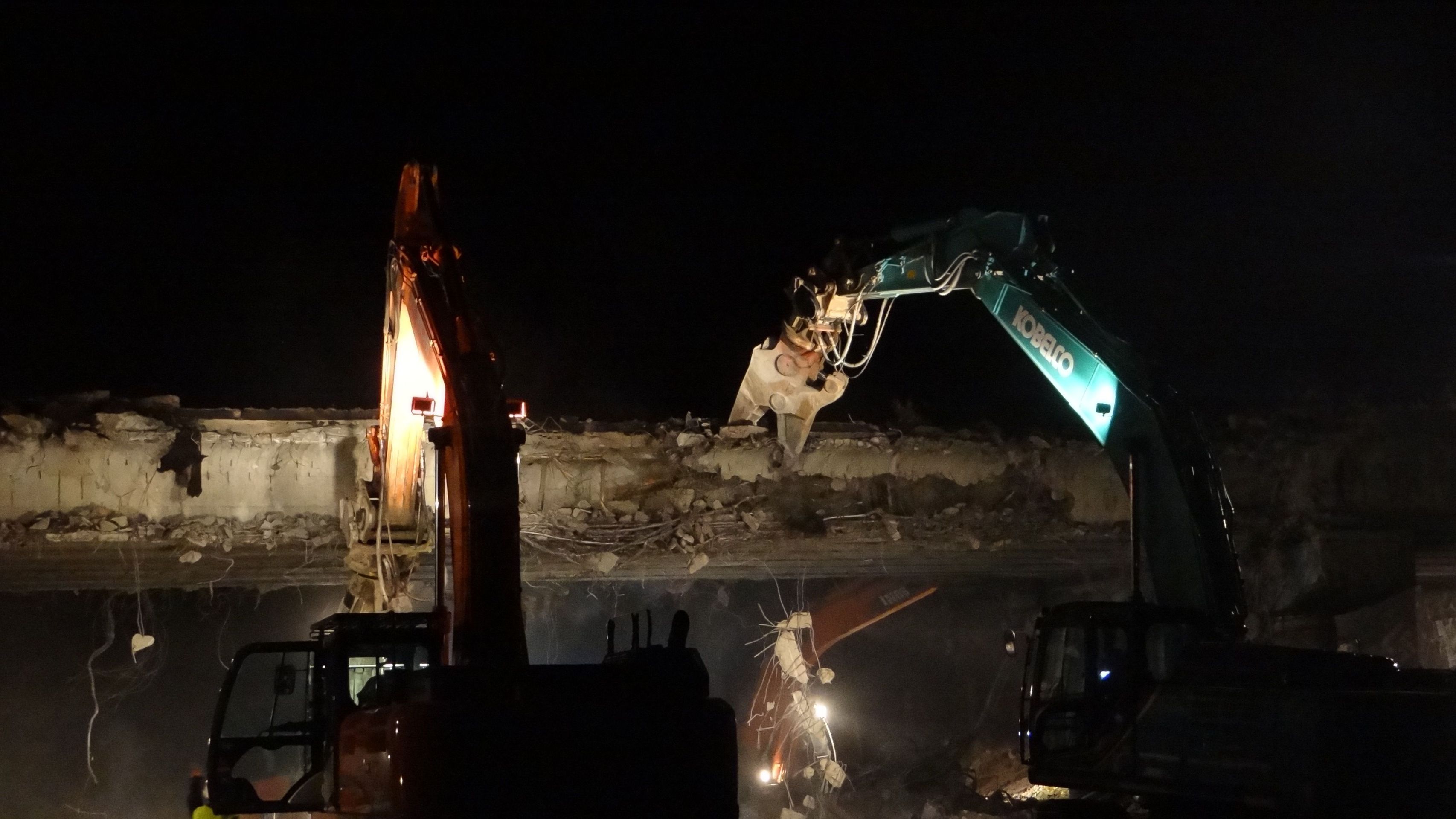 Demolice mostu na dálnici D4 - 2 - GALERIE: Demolice mostu na dálnici D4 (2/6)