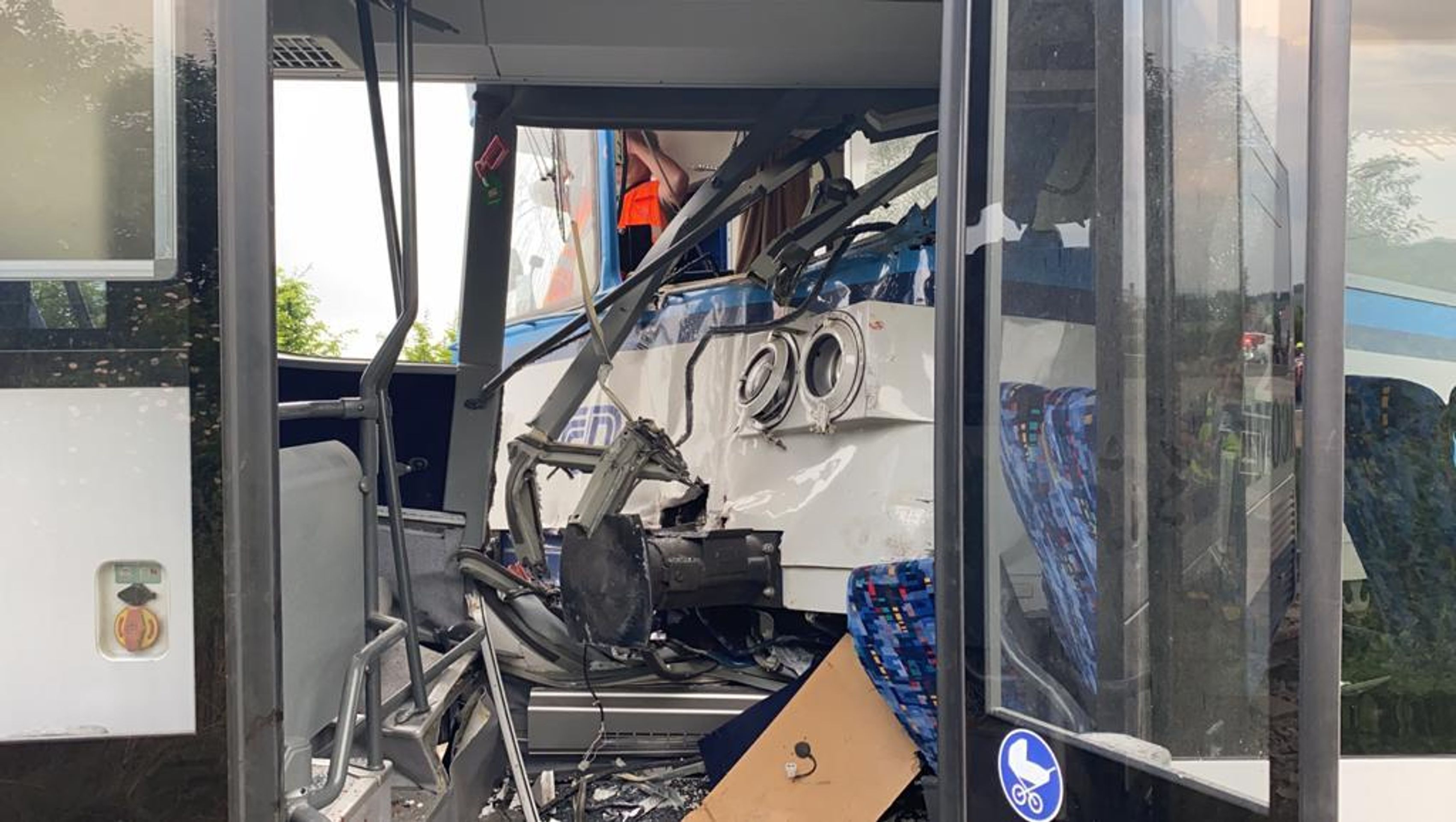 Benešovsko, nehoda vlaku a autobusu - 7 - GALERIE: Srážka autobusu s vlakem na Benešovsku (16/17)