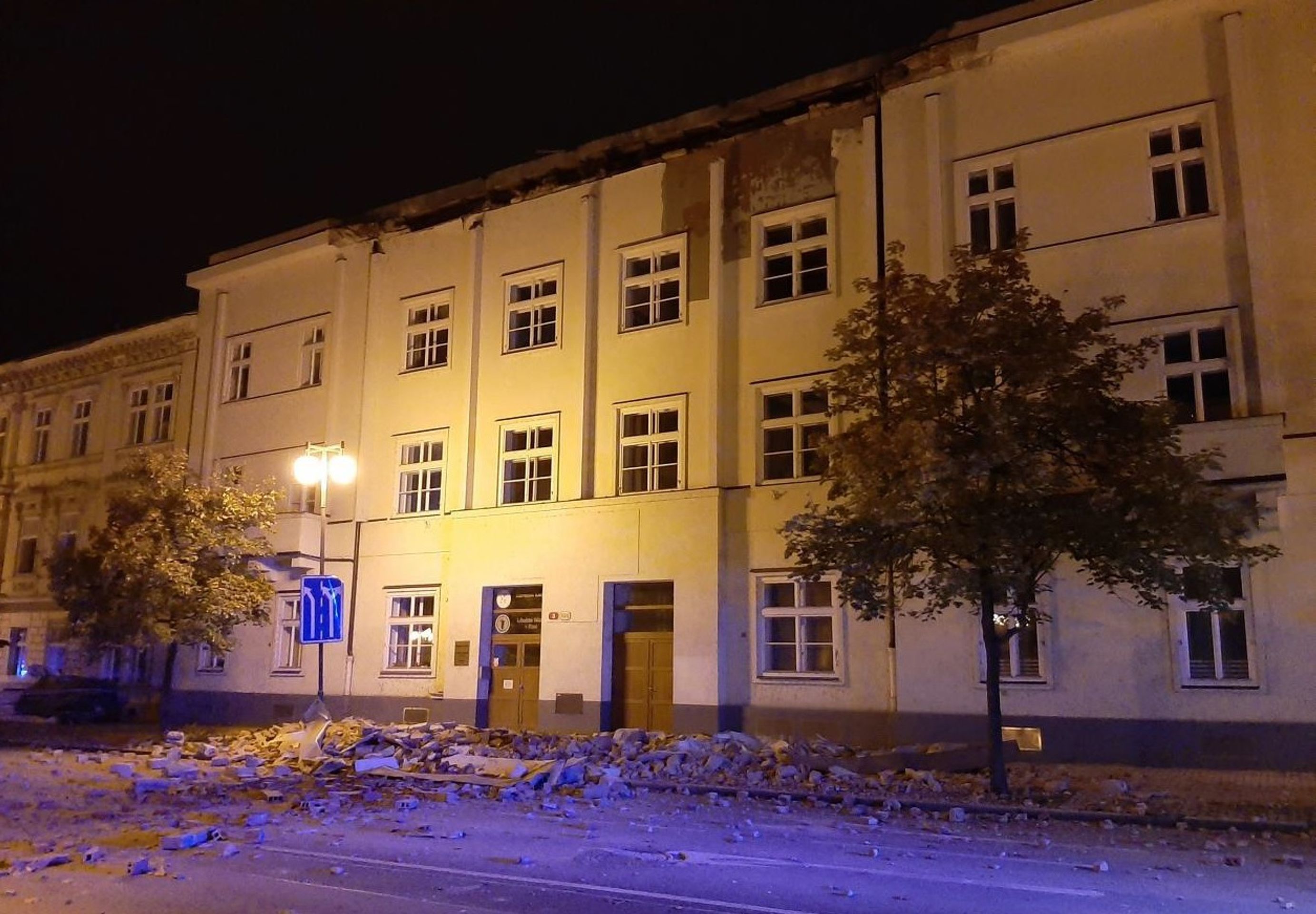 Pád římsy v Plzni - 1 - GALERIE: Pád římsy (8/12)