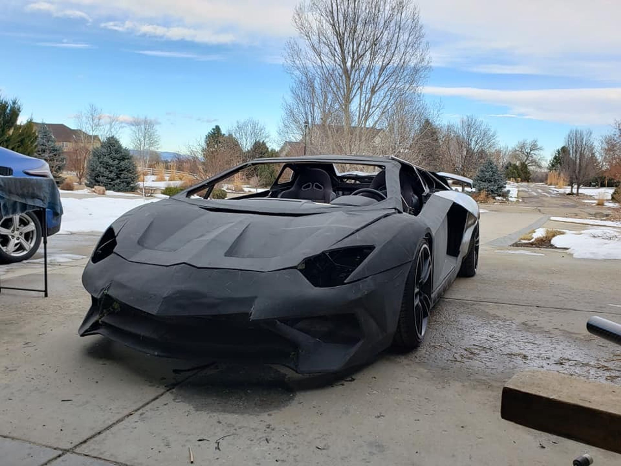 Replika Lamborghini Aventador - 24 - Fotogalerie: Dva roky staví repliku, teď se projeli ve skutečném Lambu (5/14)