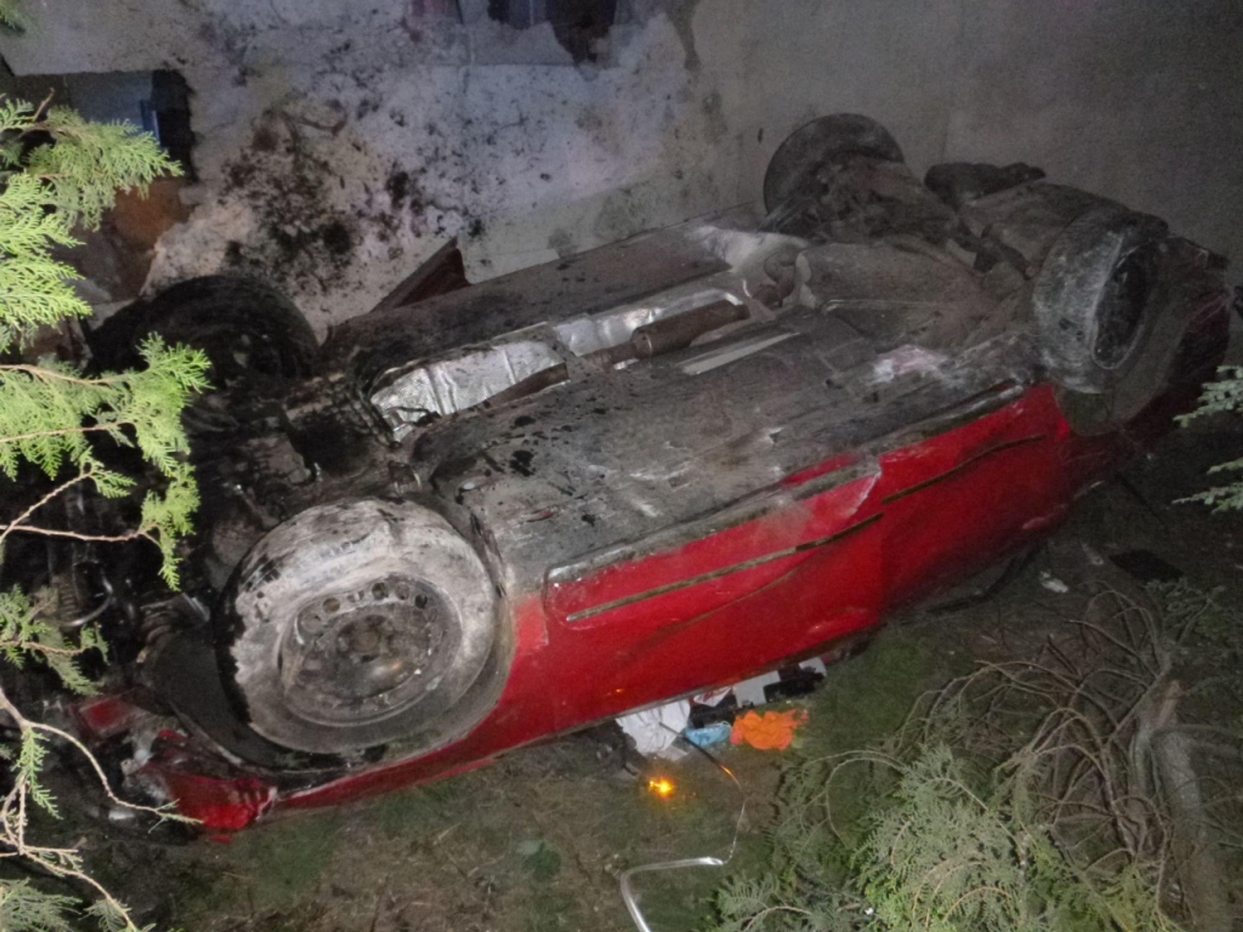 Auto se probouralo až do domu - 7 - GALERIE: Auto se probouralo až do ložnice (7/9)