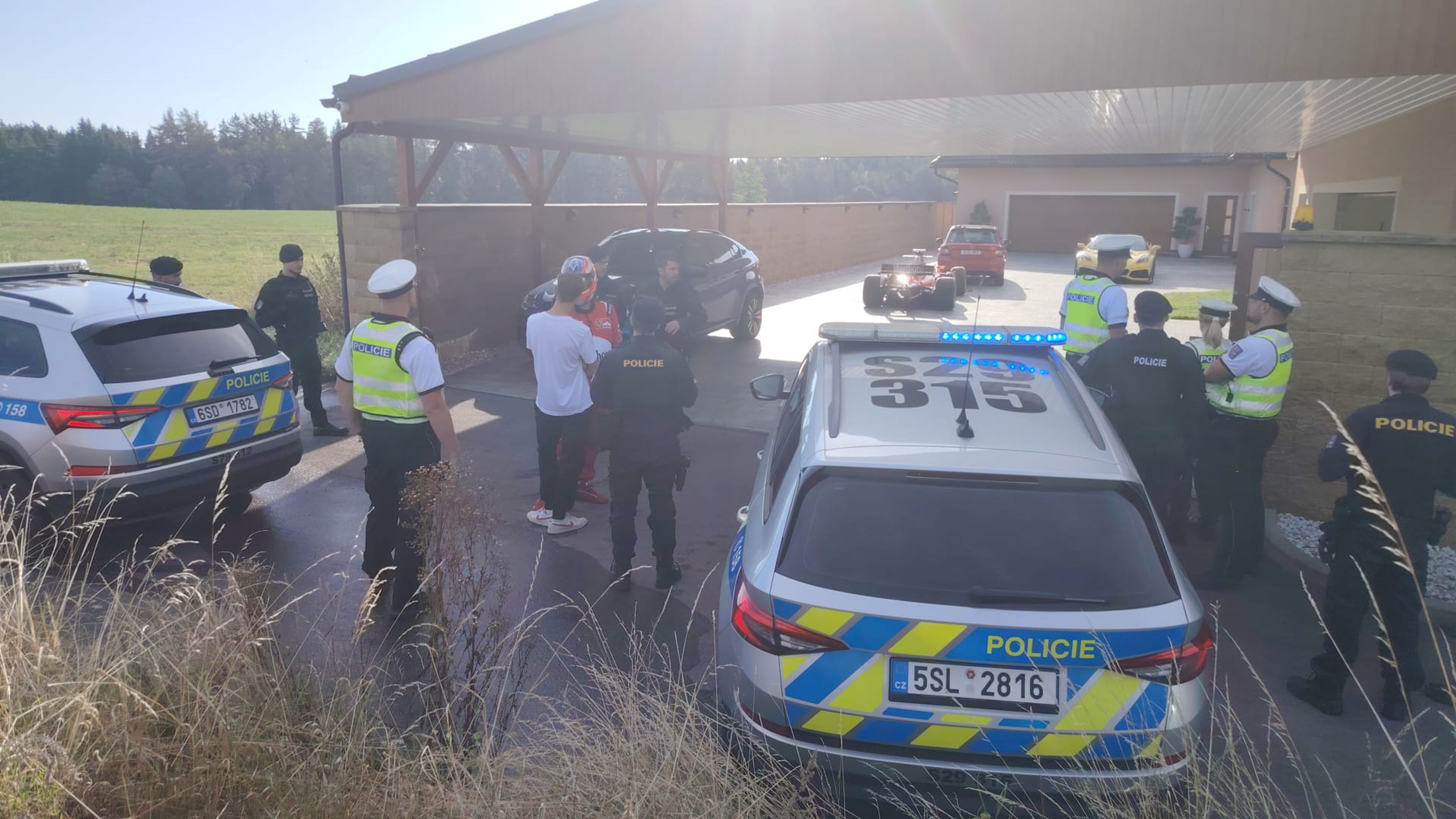 Policie chytla formuli z dálnice D4 (7. 9. 2025) - Policie chytla formuli z dálnice D4 (7. 9. 2025) (6/6)