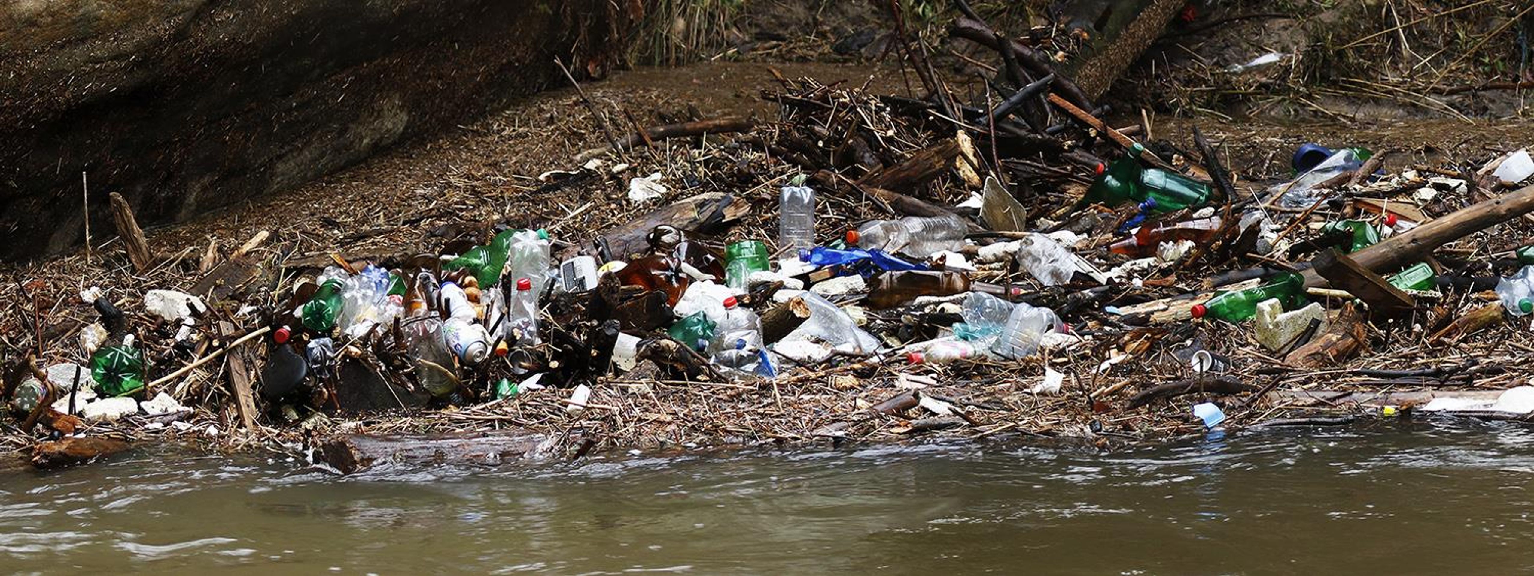 Plasty v NP České Švýcarsko - GALERIE: Záplava plastů v Národním parku České Švýcarsko (7/8)